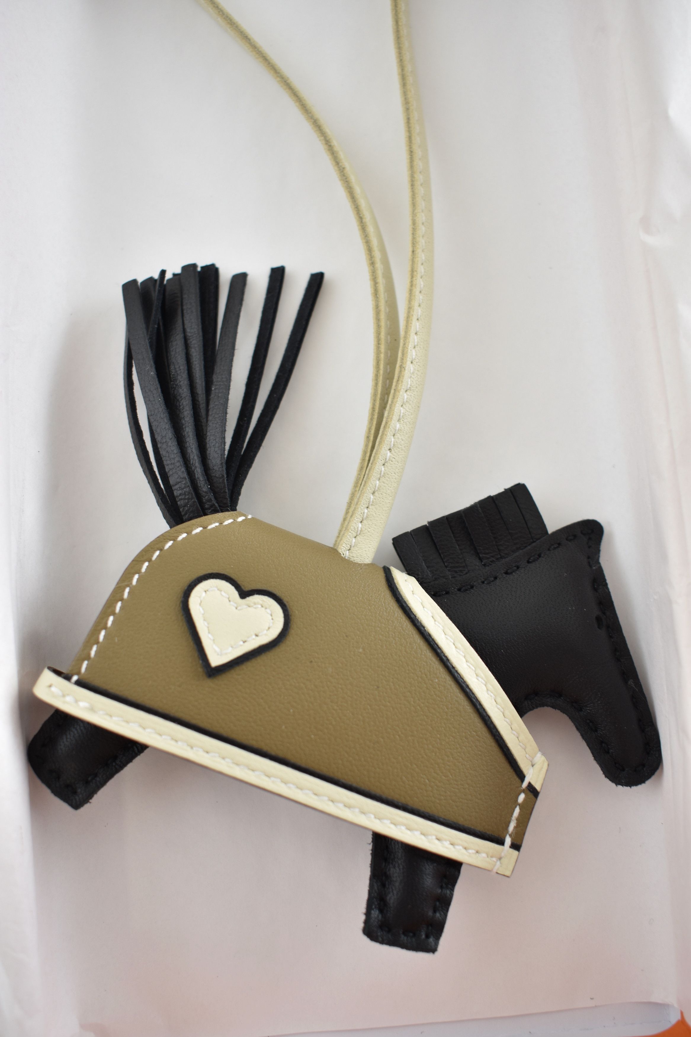 Hermes Horse Rodeo Robeo Coeur PM Heart Craie Etoupe Bag Charm Size ONE SIZE - 5 Thumbnail