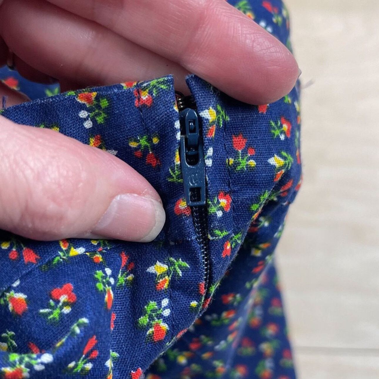 Vintage 1970s Blue Calico Print Crisscross Back Maxi Sundress Size XS / US 0-2 / IT 36-38 - 4 Thumbnail