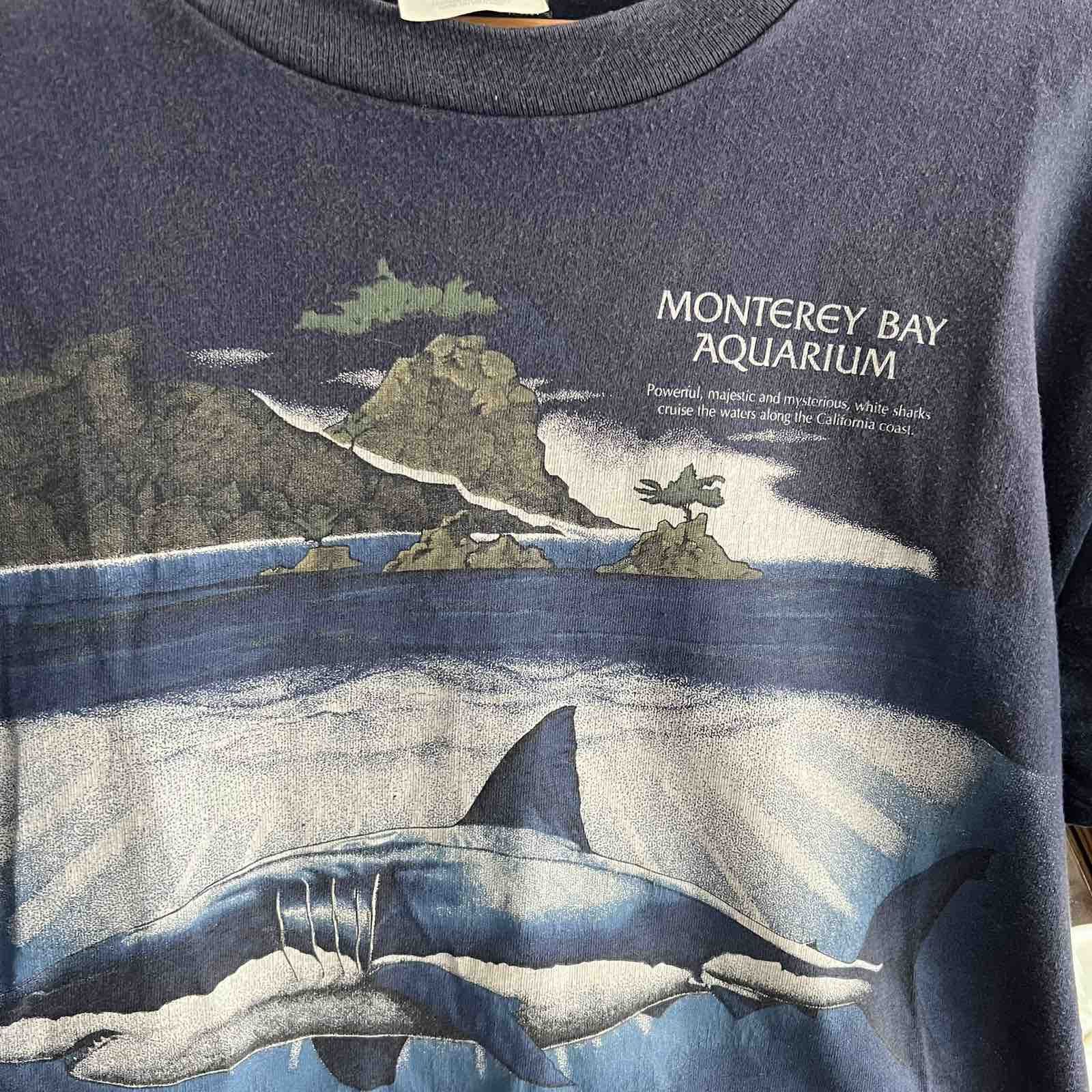 Vintage VINTAGE Hanes Shark Ocean Print T Shirt Mens USA Shirt Sz L Size US L / EU 52-54 / 3 - 5 Thumbnail