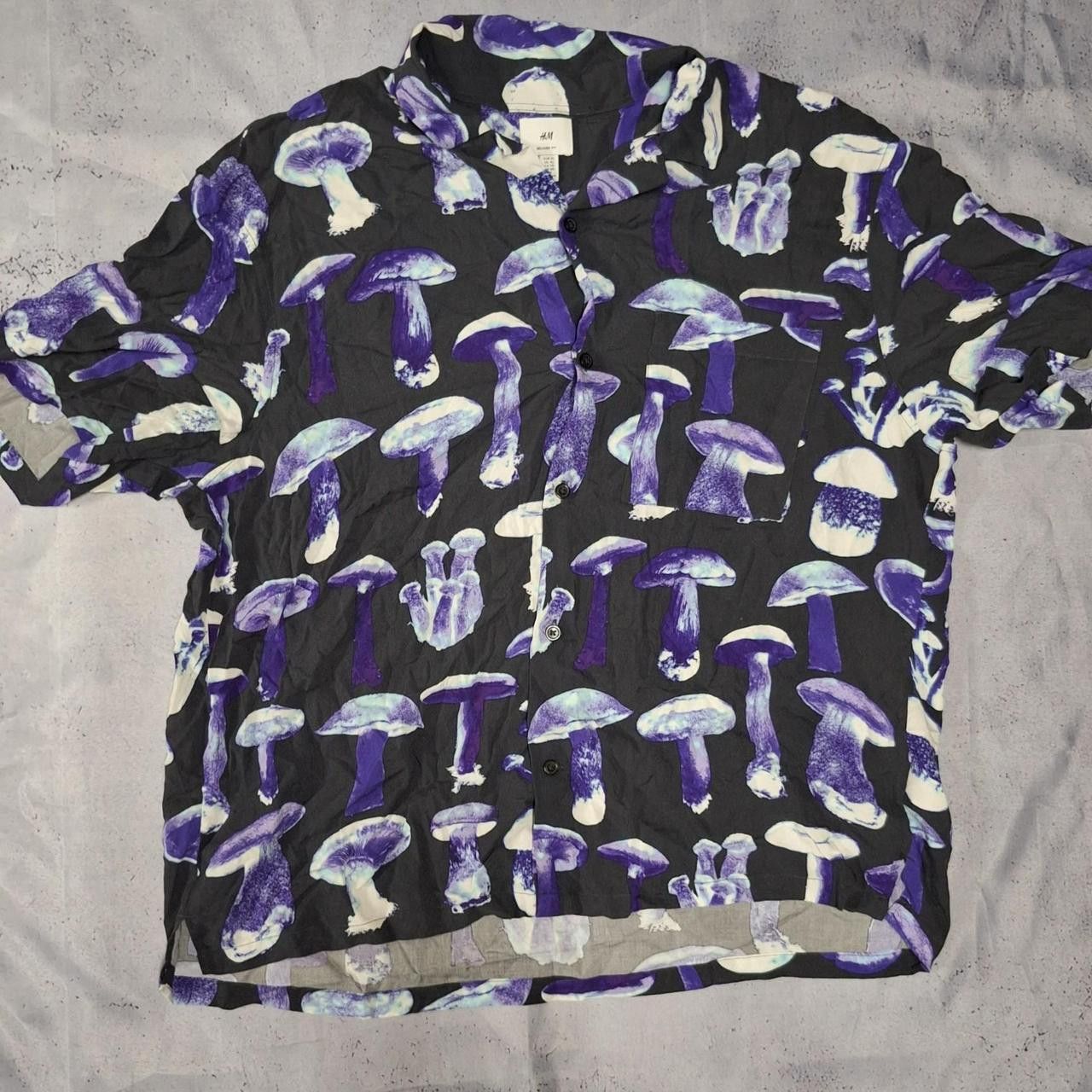 H&M H&M purple and black mushroom print shirt Size US XL / EU 56 / 4 - 1 Thumbnail