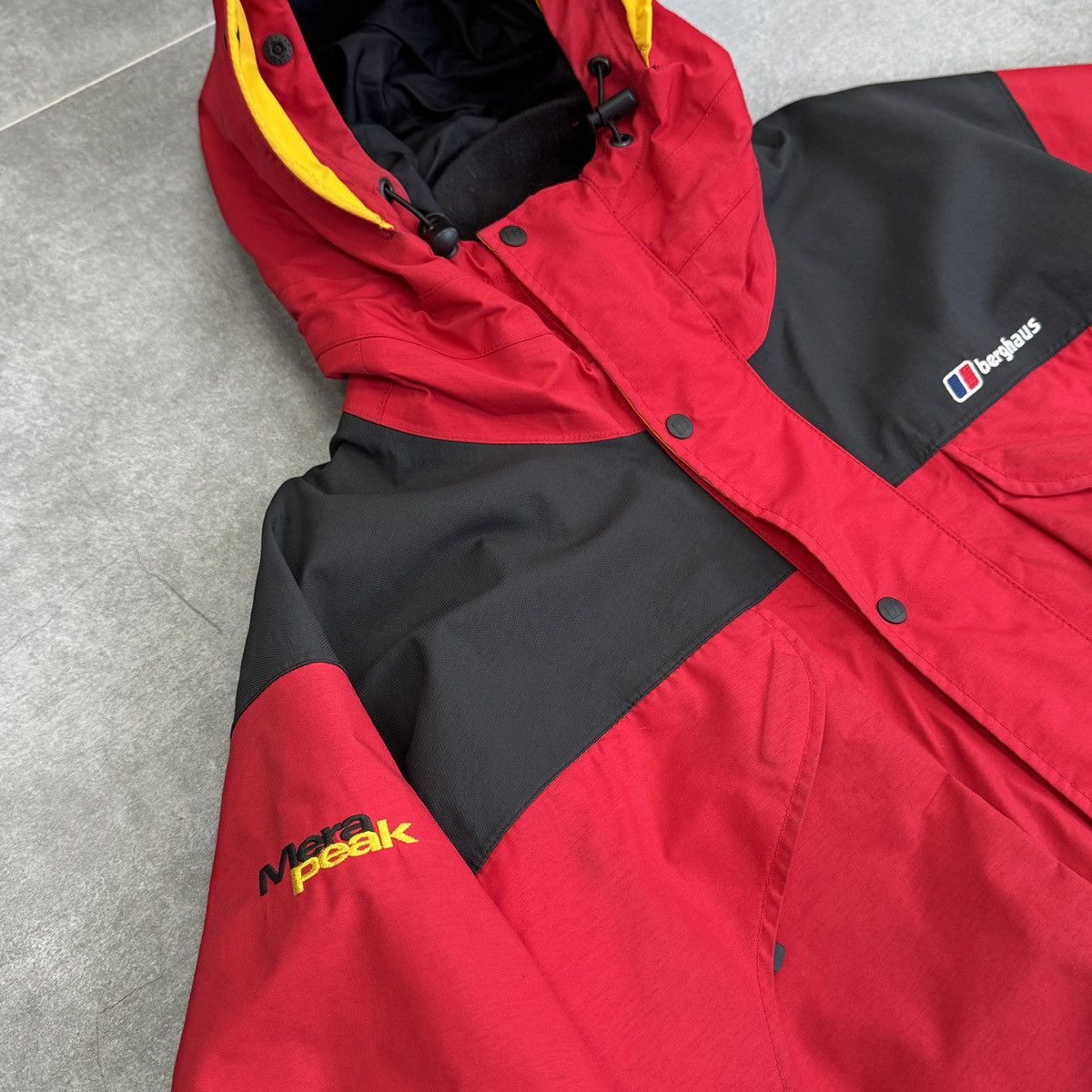 Berghaus Vintage Berghaus Mera Peak Gore-Tex Men Rain Coat Jacket Size US L / EU 52-54 / 3 - 5 Thumbnail