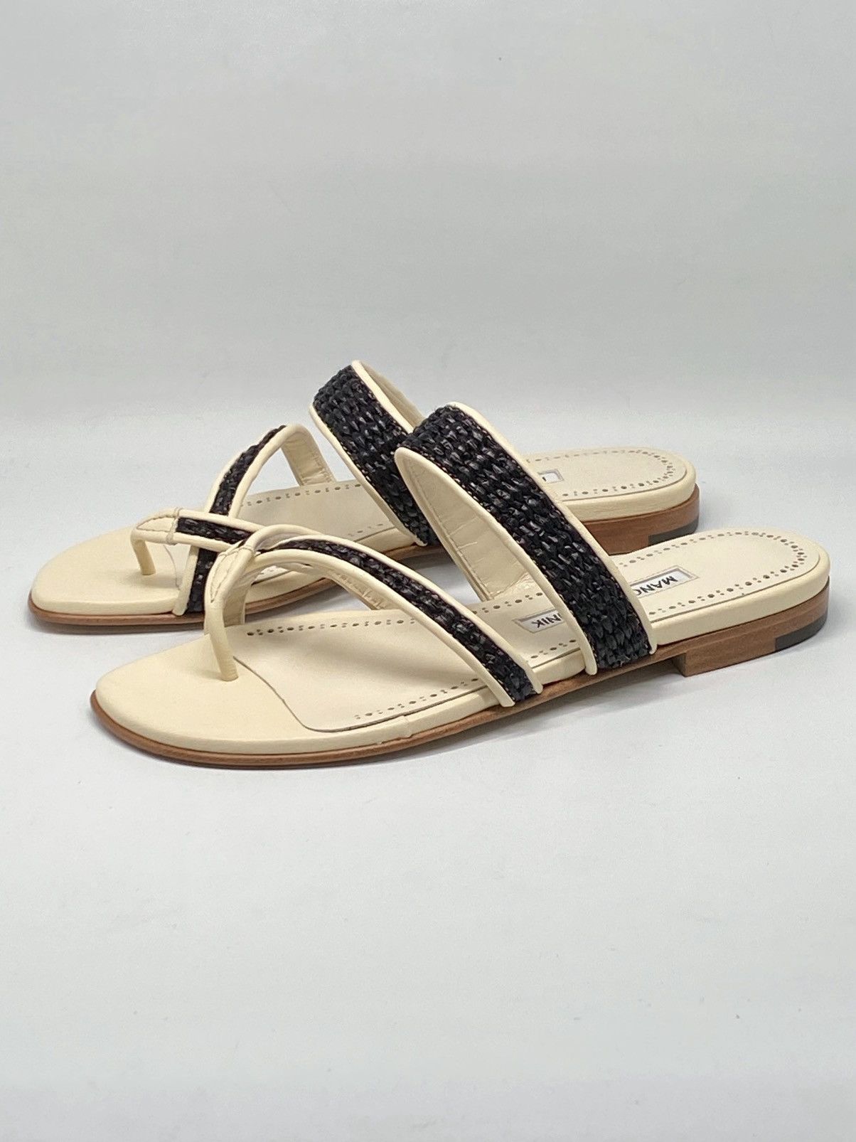 Manolo Blahnik Manolo Blahnik Susara Leather Sandals size 36 Size US 6 / IT 36 - 3 Thumbnail