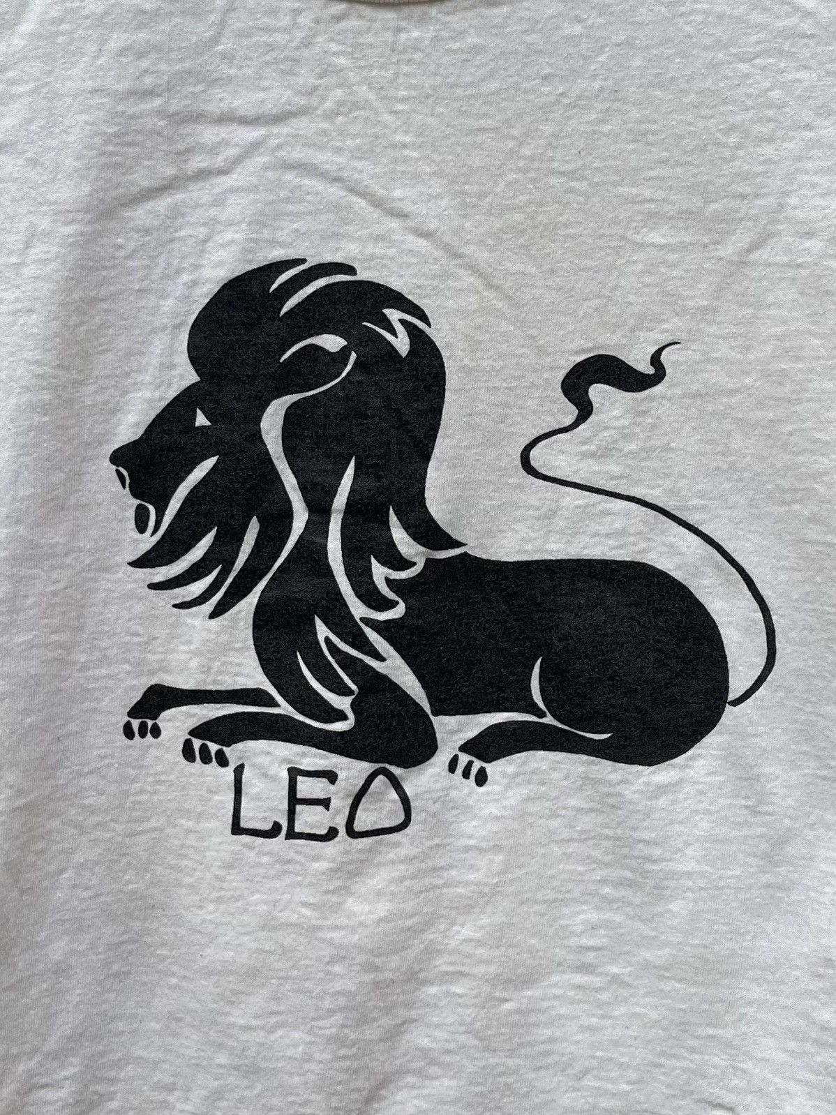 Vintage Vintage 90s Oneita Leo Zodiac Sign T Shirt Size US XL / EU 56 / 4 - 4 Thumbnail