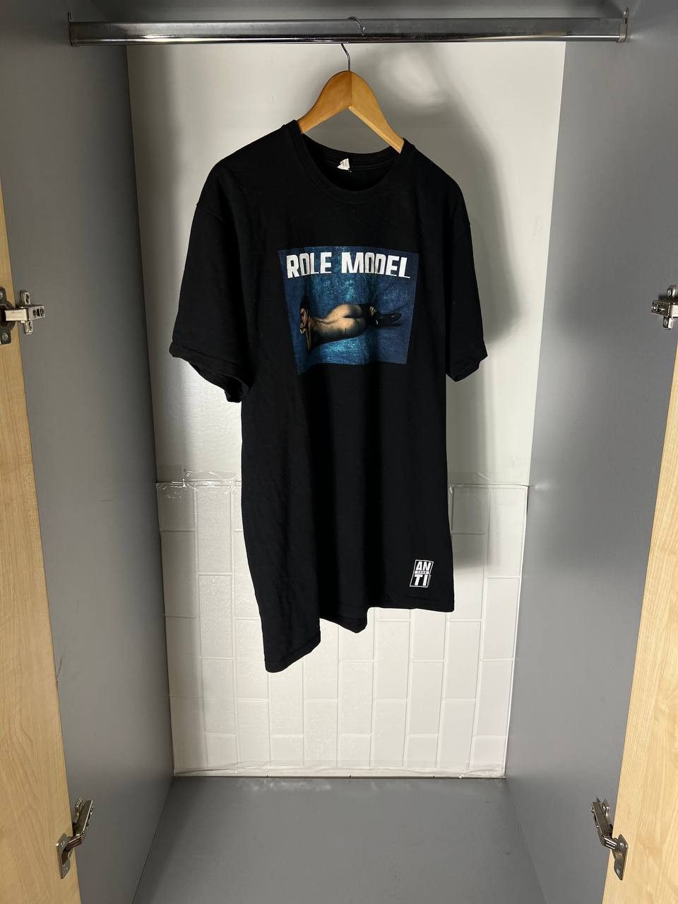 Band Tees VINTAGE RIHANNA SEXY BIG LOGO T-SHIRT RAP HIP-HOP Y2K 90s Size US L / EU 52-54 / 3 - 3 Thumbnail