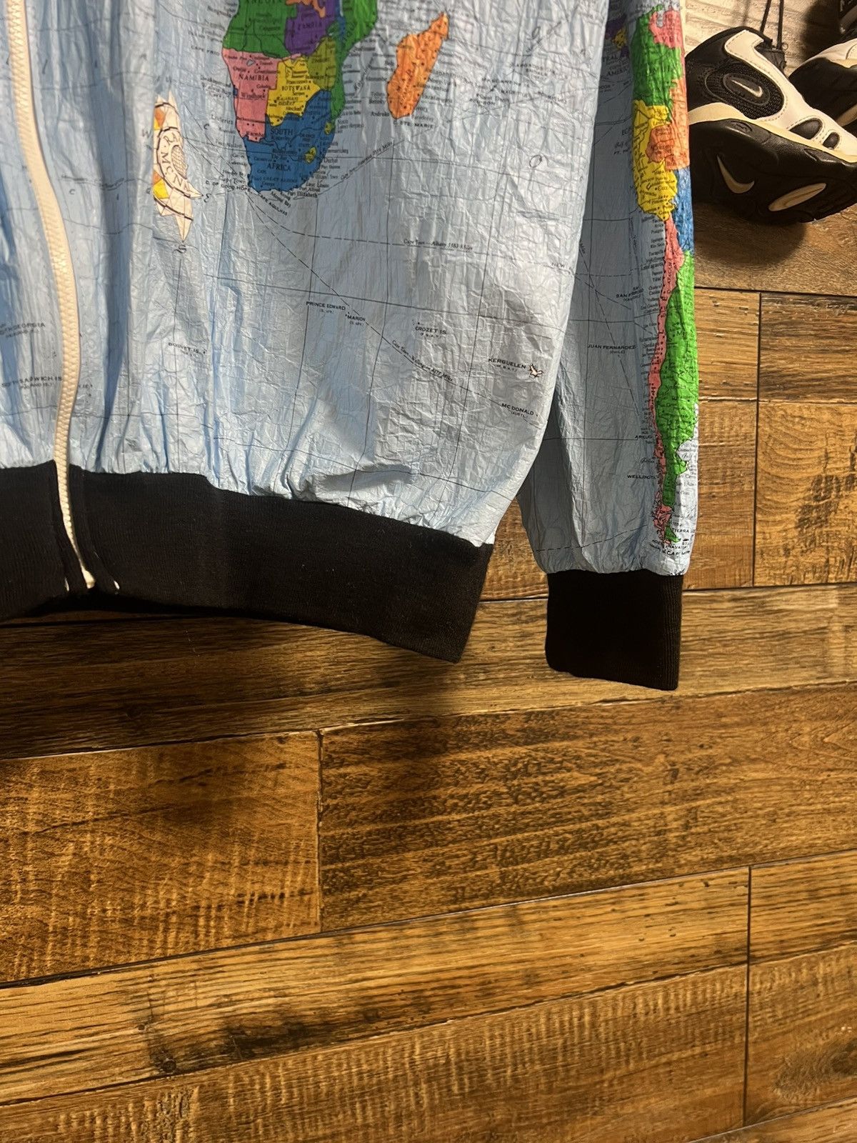 Vintage TY BREAKERS Vintage Wearin’ The World Tyvek Map 90s Jacket Size US L / EU 52-54 / 3 - 6 Thumbnail
