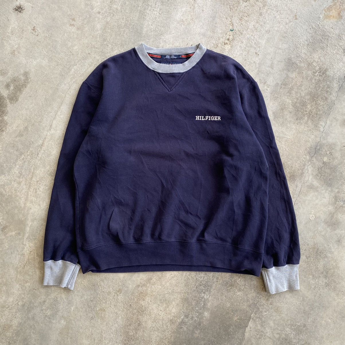 Tommy Hilfiger TOMMY HILFIGER Nice Embroidery Spellout Crewneck Sweatshirt Size US L / EU 52-54 / 3 - 1 Thumbnail
