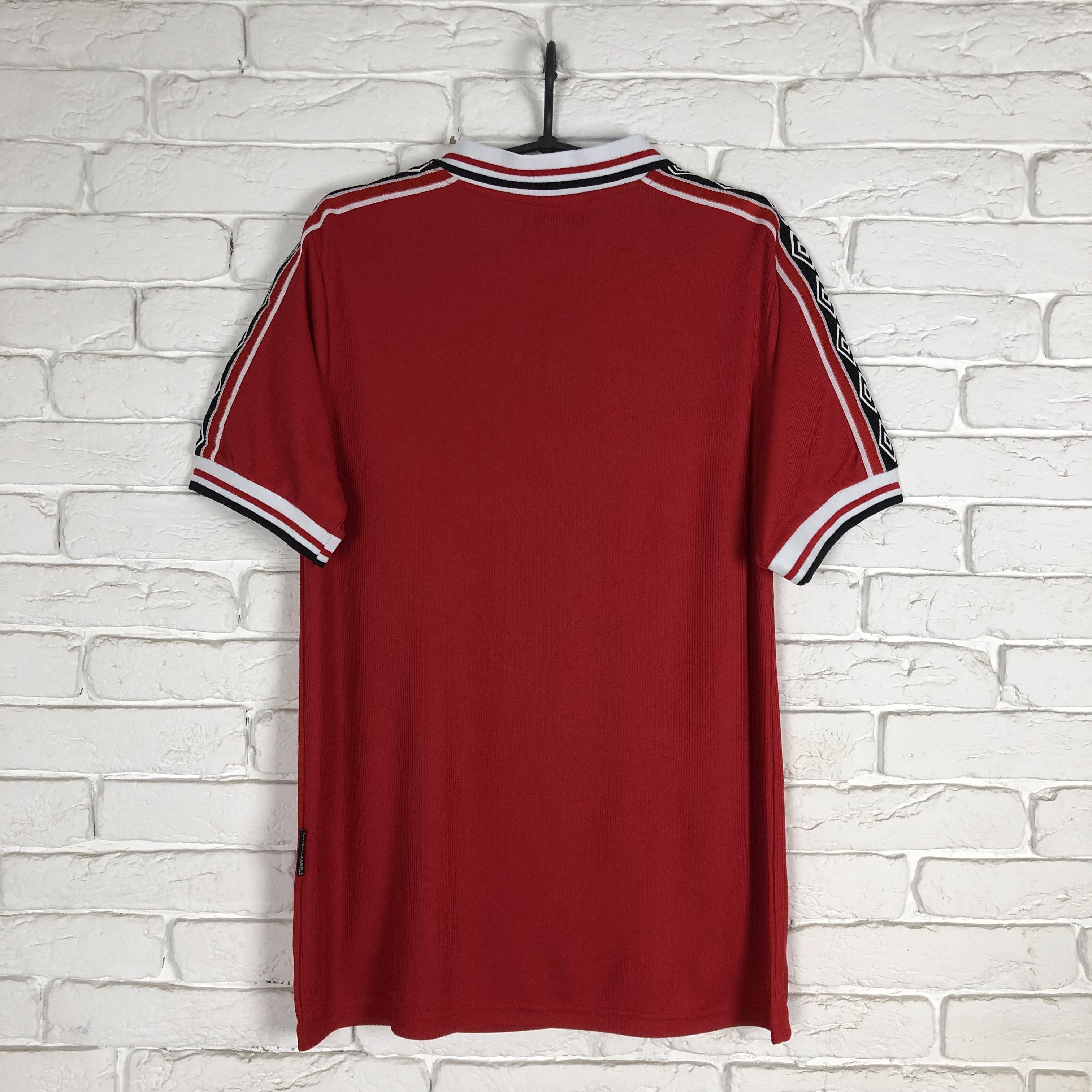 Umbro Retro copy Manchester United 1998 2000 home soccer jersey Size US L / EU 52-54 / 3 - 5 Thumbnail