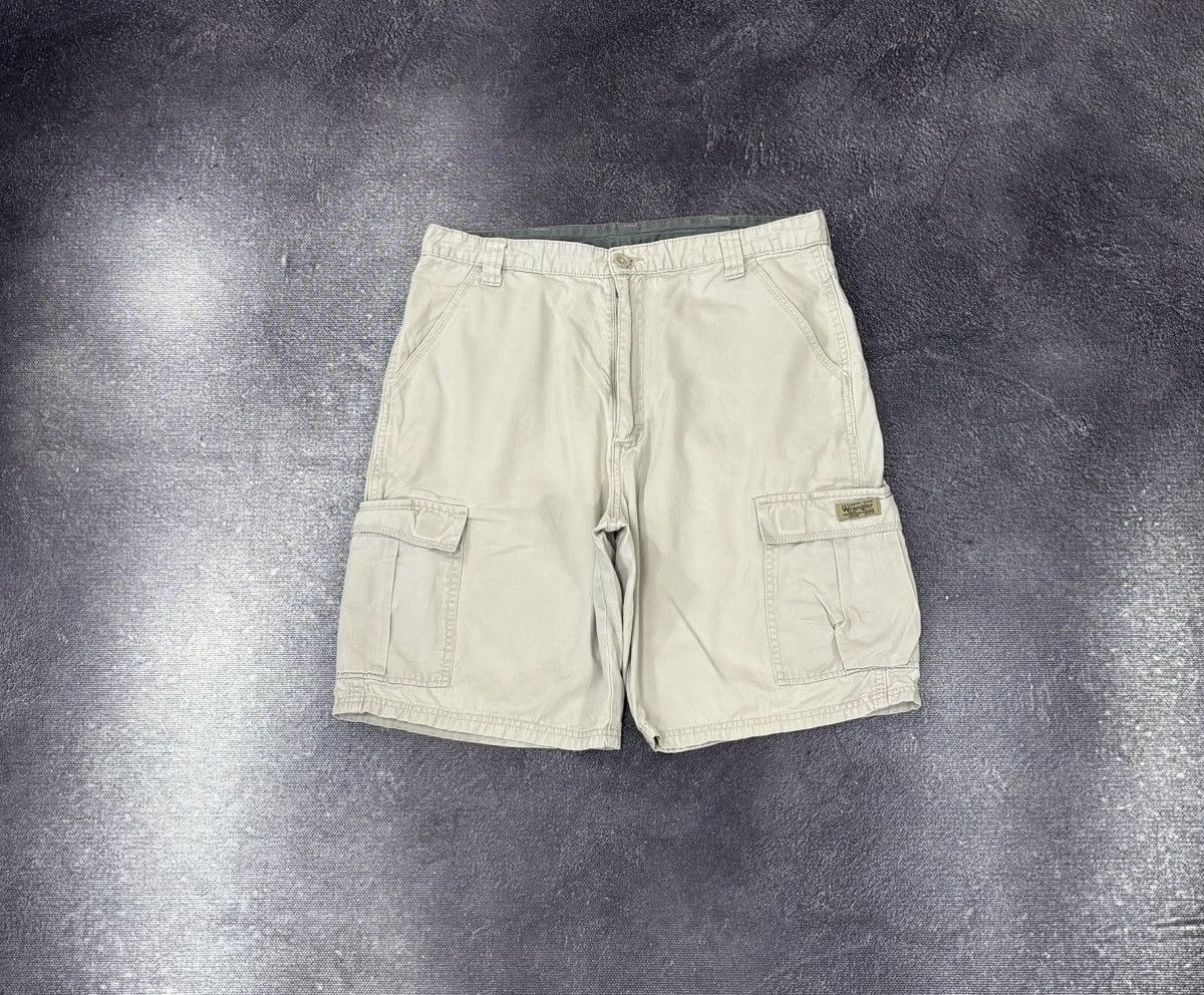 Vintage Vintage Wrangler Y2K American Hype Beige Cargo Shorts Size US 34 / EU 50 - 1 Thumbnail