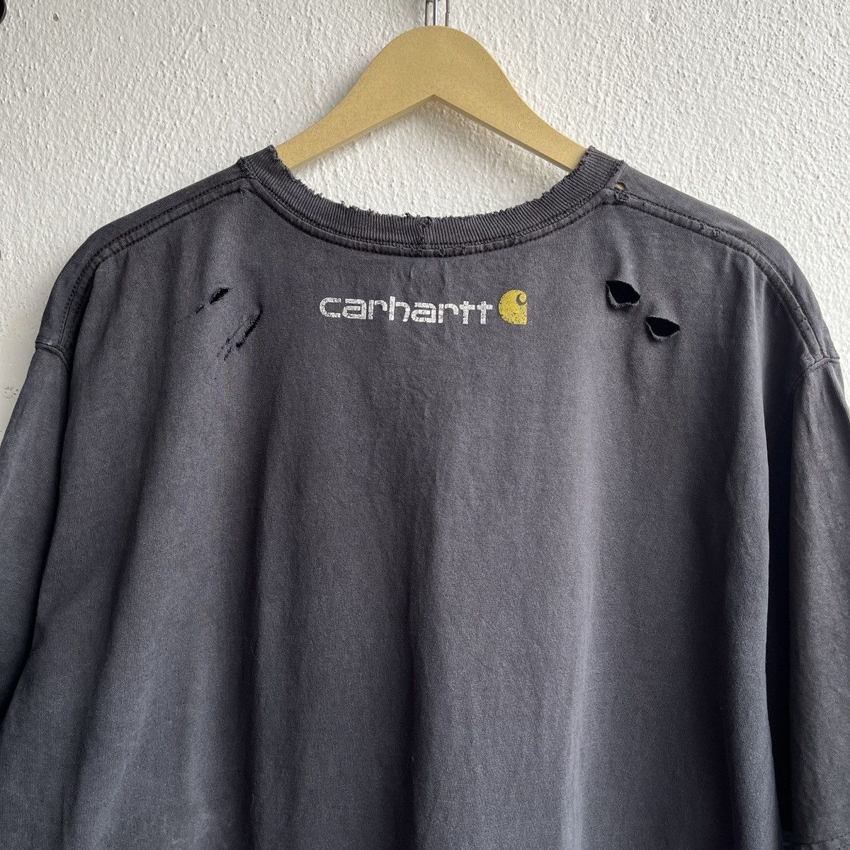 Carhartt DISTRESSED FADED CARHARTT DETROIT RIPPED TSHIRT Size US XXL / EU 58 / 5 - 21 Thumbnail