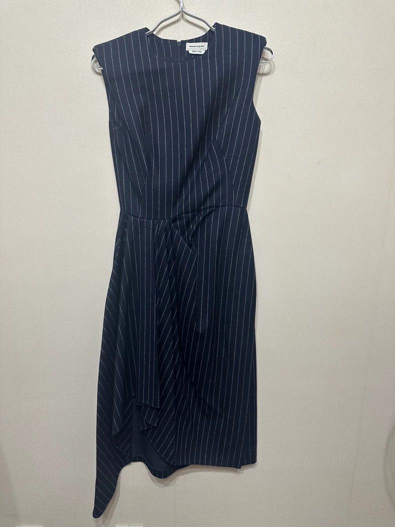 Alexander McQueen Alexander McQUEEN size 38 Vertical striped wool dress 2505 Size XS / US 0-2 / IT 36-38 - 2 Thumbnail