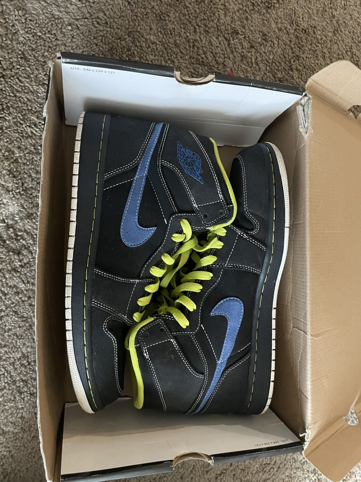 Nike Jordan 1 Retro Black Cyber Size US 10.5 / EU 43-44 - 1 Thumbnail