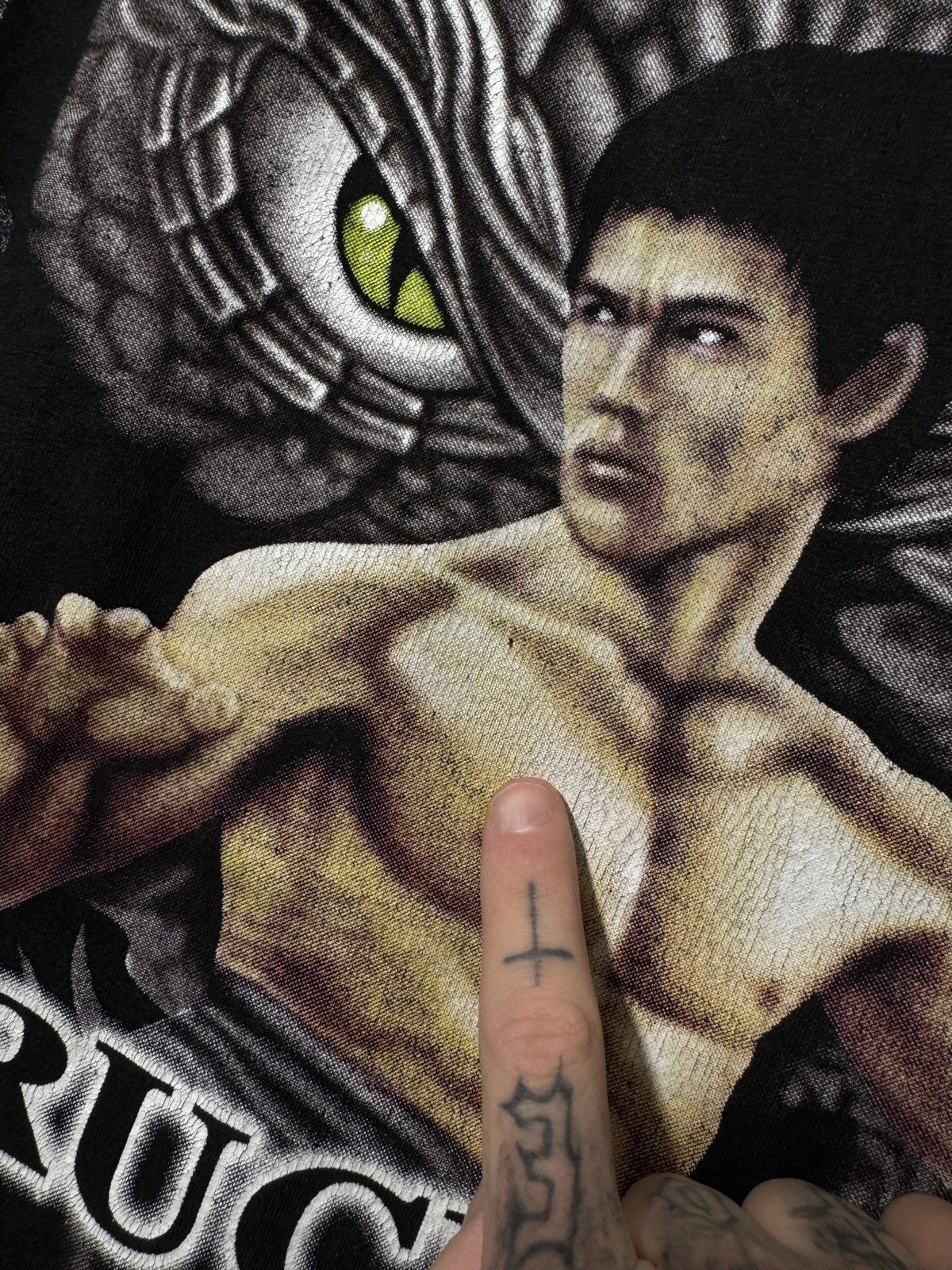 Vintage Vintage Bruce Lee Thunder 90s Tee Shirt Size US XL / EU 56 / 4 - 3 Thumbnail