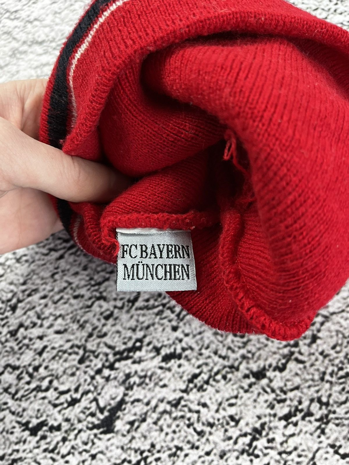 Vintage Vintage Y2K FC Bayern Munich striped logo beanie hat Size ONE SIZE - 3 Thumbnail