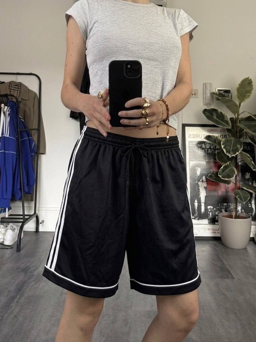 Adidas Vintage Y2K Adidas Pinterest Shorts Streetwear 90s Size US 32 / EU 48 - 1 Thumbnail
