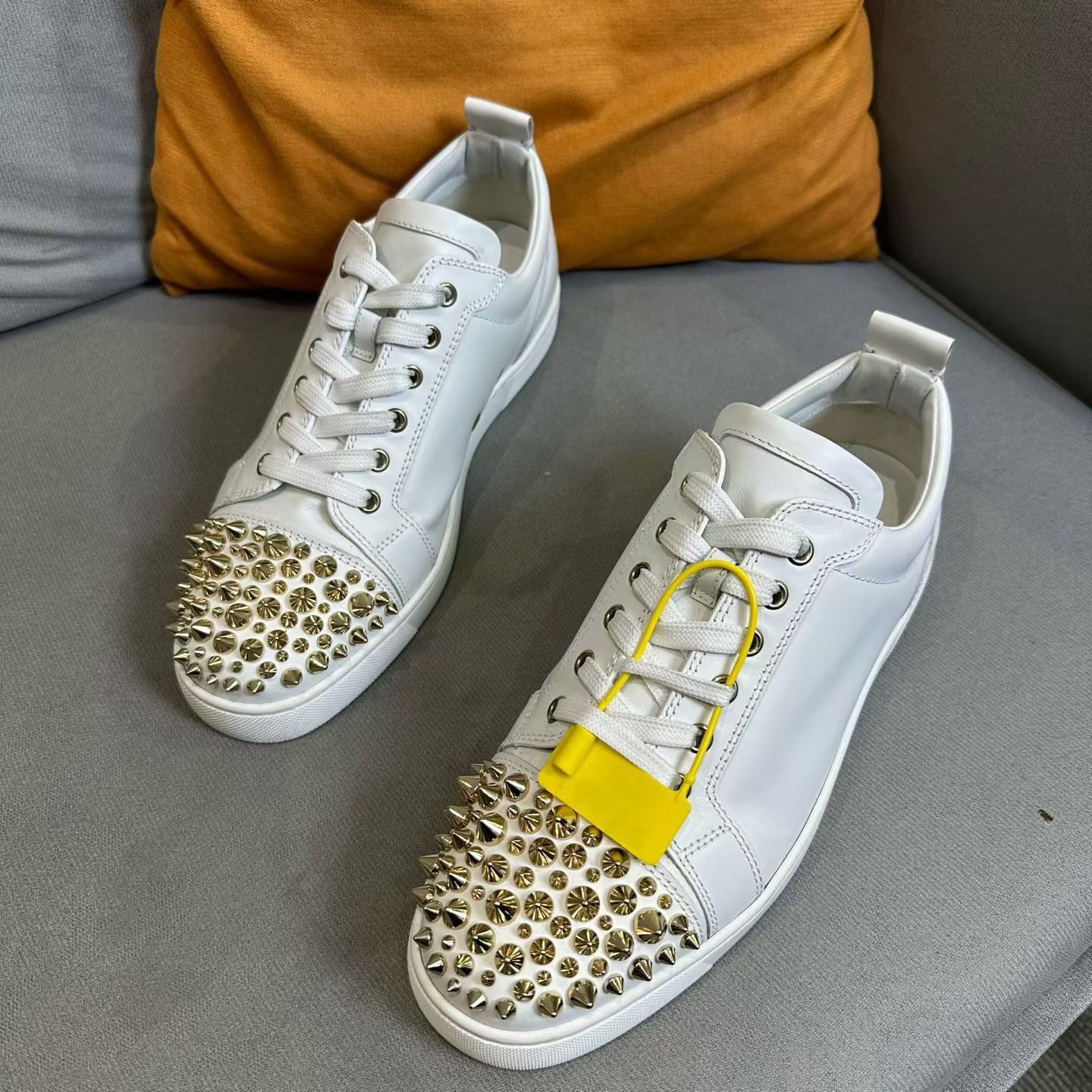 Christian Louboutin Christian Louboutin White Lowtop Sneakers 9 Men Size US 9 / EU 42 - 1 Thumbnail