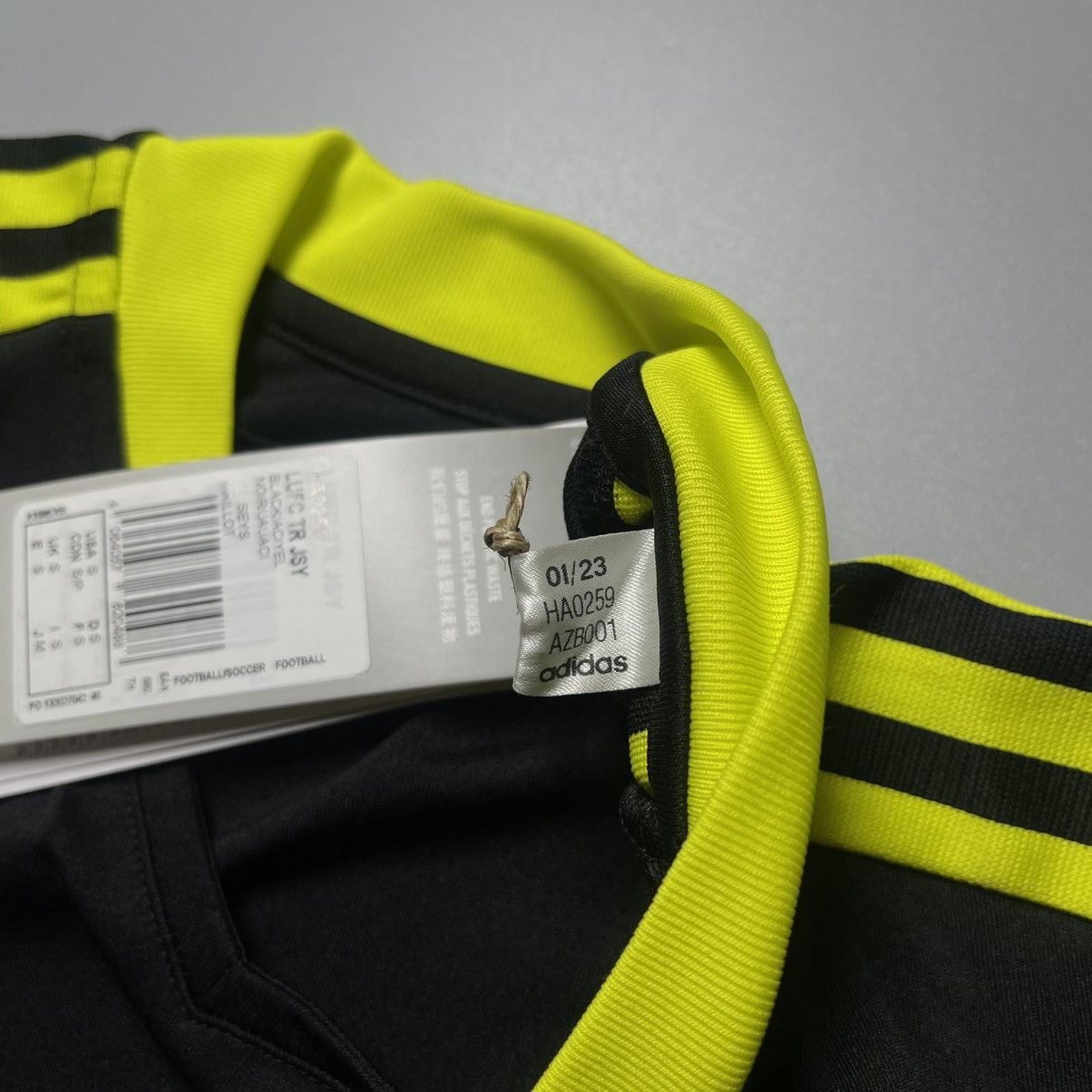 Adidas LEEDS UNITED ADIDAS 2021/2022 FOOTBALL TRAINING JERSEY Size US S / EU 44-46 / 1 - 5 Thumbnail