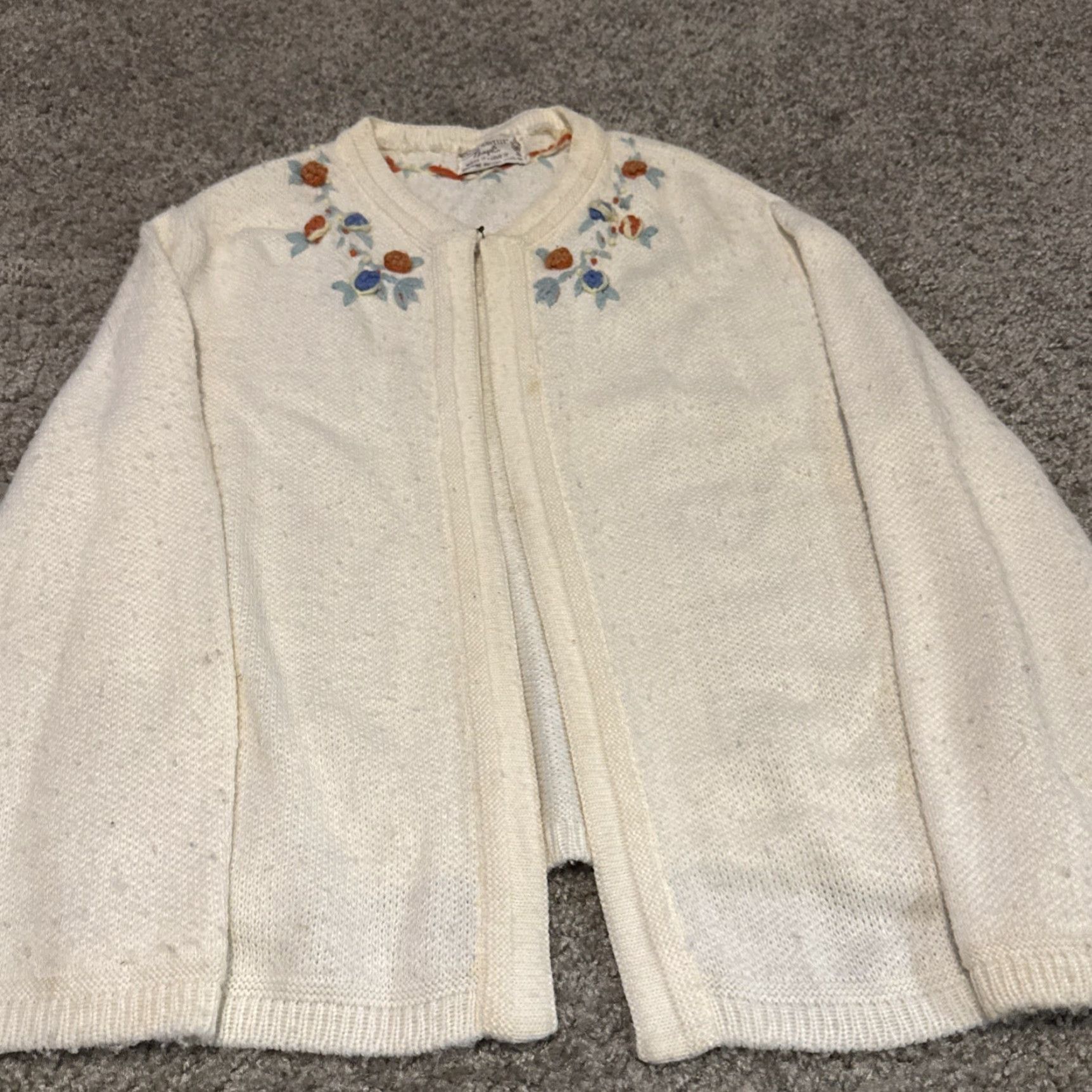 Vintage VINTAGE 60s Knit Flower Art Women’s White Orlon Acrylic Cardigan Sweater Medium Browne Knitting Mills Womens Size M / US 6-8 / IT 42-44 - 3 Thumbnail
