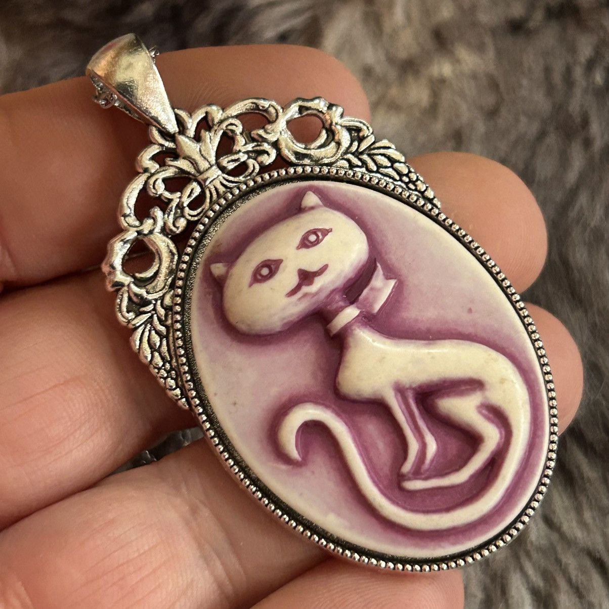 Handmade Handcrafted lilac sitting pretty kitty cat cameo necklace Size ONE SIZE - 1 Thumbnail