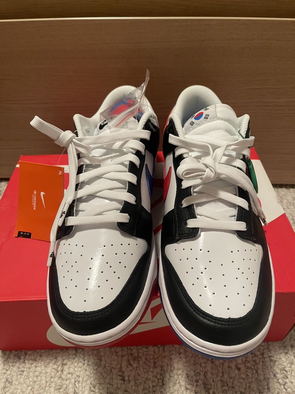 Nike Nike Dunk Low “Seoul (Special Gift) Size US 10 / EU 43 - 3 Thumbnail