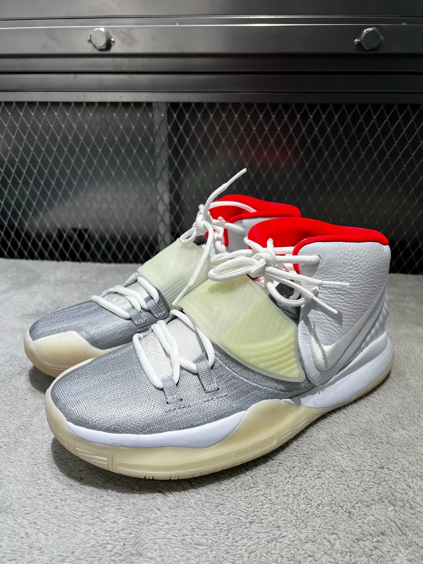 Nike Nike KYRIE 6 White Lowtop Sneakers 44 Men Size US 10.5 / EU 43-44 - 1 Thumbnail