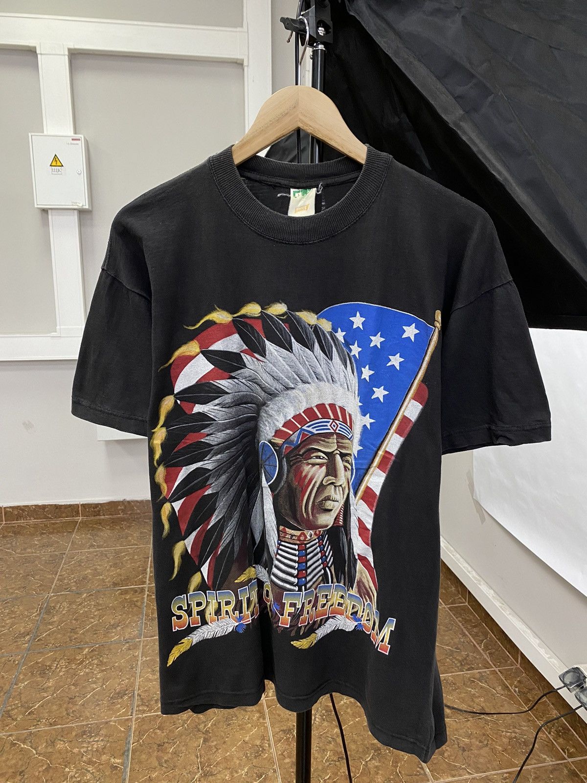 Native × Vintage 🇺🇸 Vintage 90s Spirit Of Freedom Navajo Indian 3D Emblem tee Size US L / EU 52-54 / 3 - 1 Thumbnail