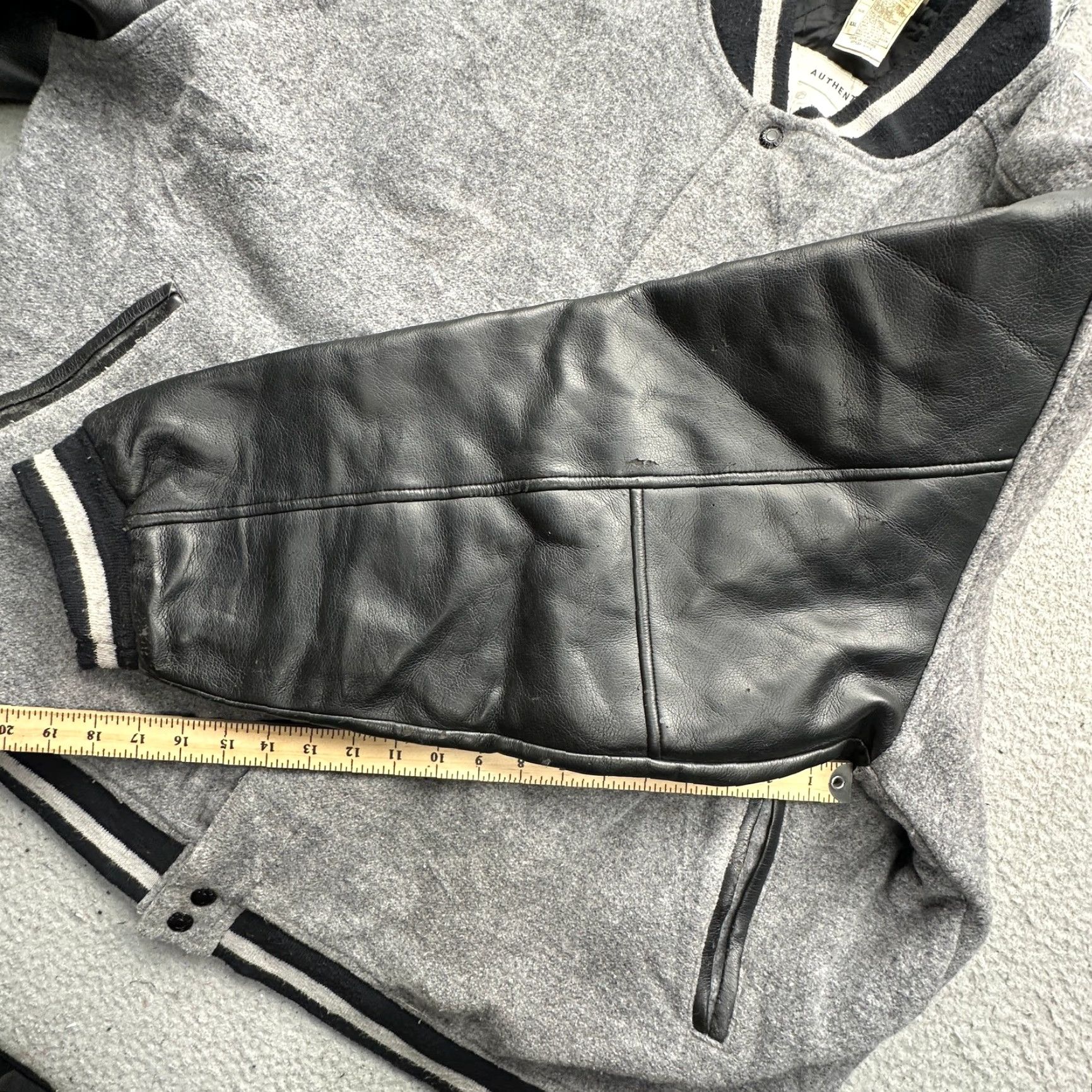 Disney VINTAGE Disney Grumpy U Wool Blend Varsity Bomber Jacket Men 2XL Gray Faux Leather Snap TEARS Jackets Mens Size US XXL / EU 58 / 5 - 6 Thumbnail