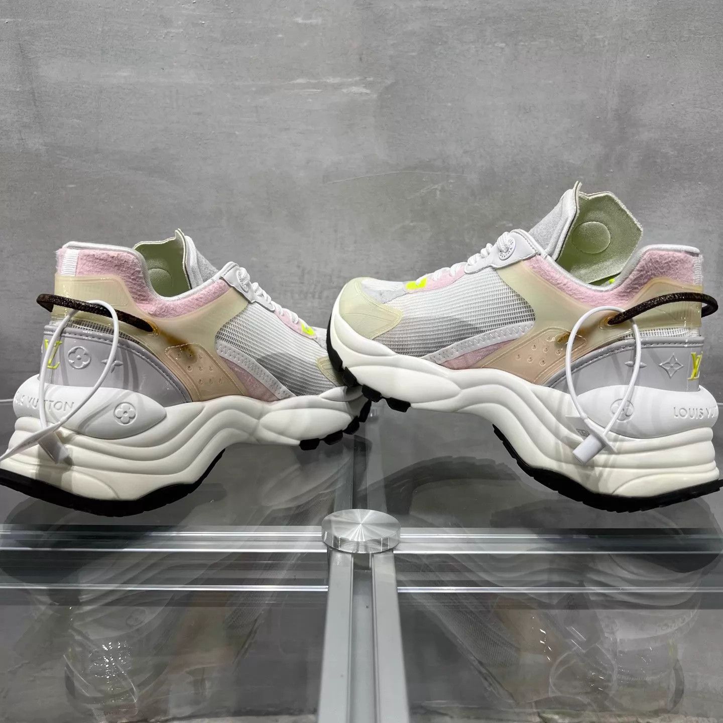Louis Vuitton LV Run 55 White Green Sneakers UK3 37 YH25839 Size US 6.5 / IT 36.5 - 5 Thumbnail