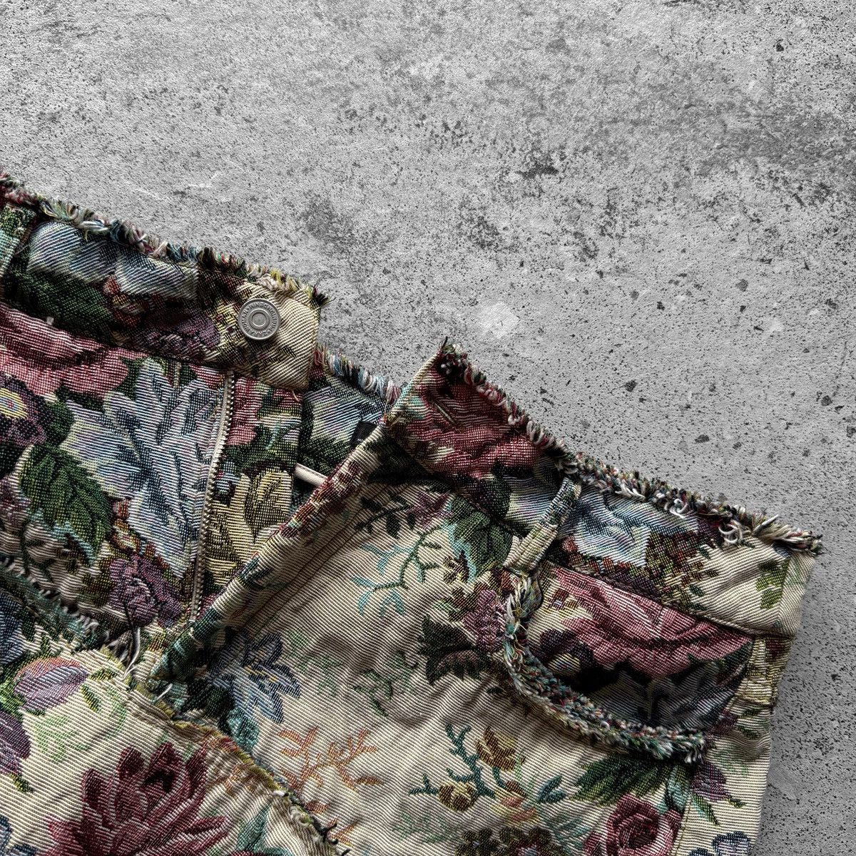 Zara Zara Womens Floral Tapestry Denim Skirt High Waist Raw Hem Size 30" / US 8 / IT 44 - 3 Thumbnail