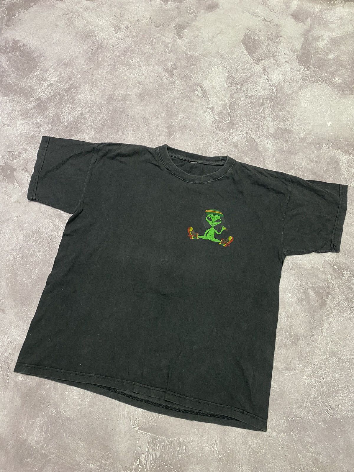 Vintage 90s Vintage Rasta Alien Faded Weed Y2K Tee Single Stitch Size US L / EU 52-54 / 3 - 3 Thumbnail