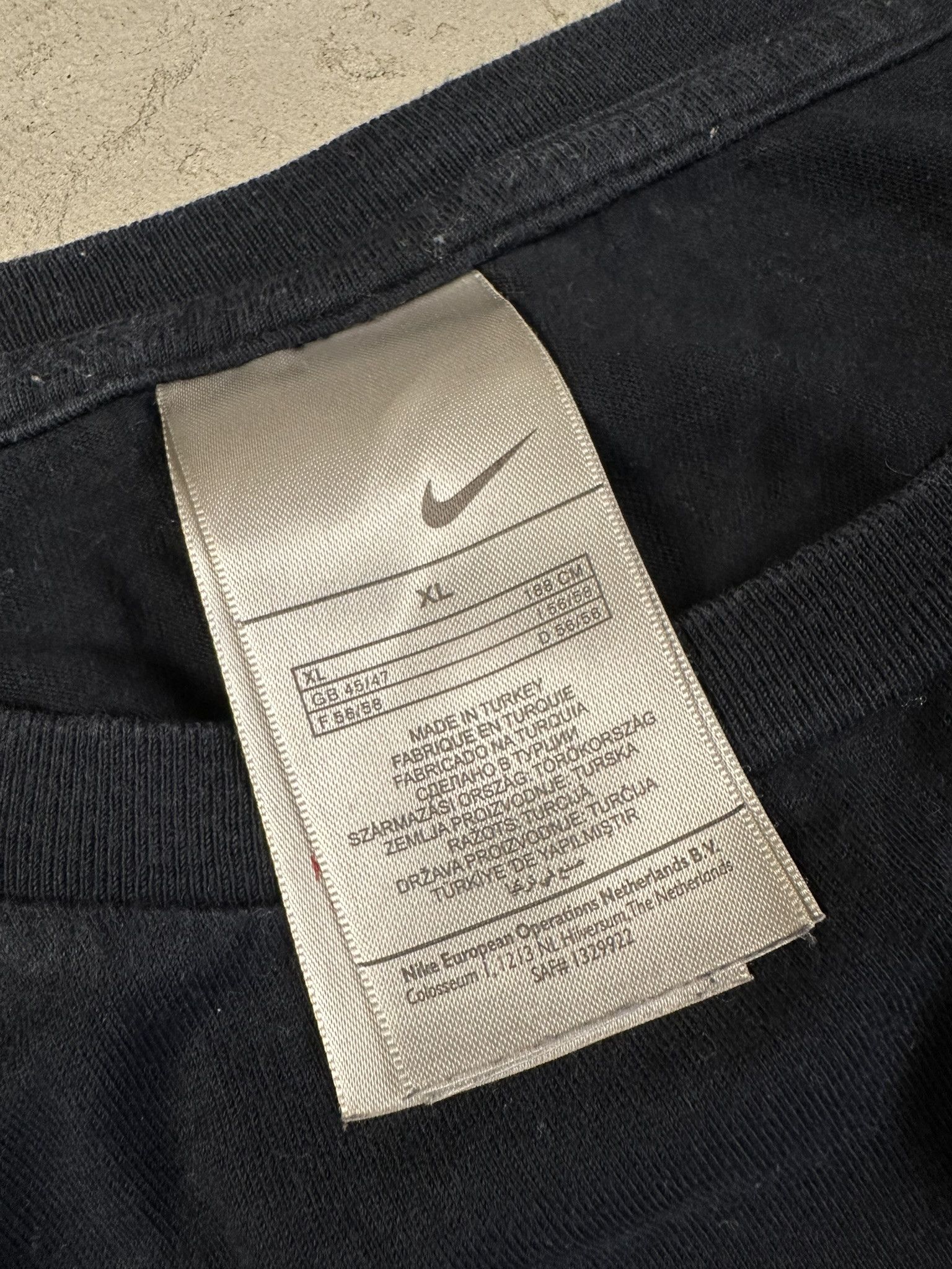Nike Vintage Y2k Nike Swoosh Circle Logo T-shirt 00s Size US XL / EU 56 / 4 - 13 Thumbnail