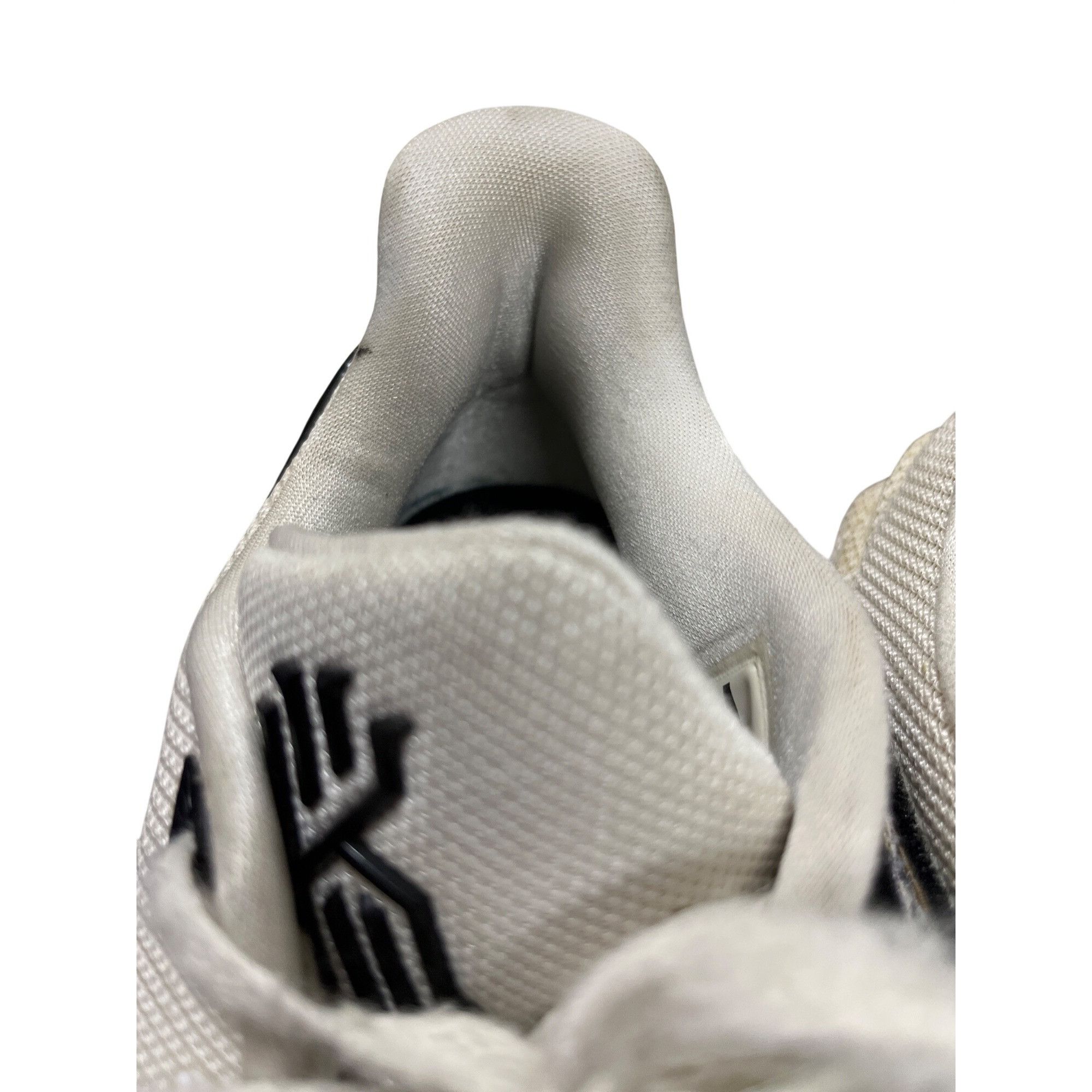 Nike Nike Kyrie 4 mens low white black gum sneakers shoes sz 12 S Size US 12 / EU 45 - 9 Thumbnail