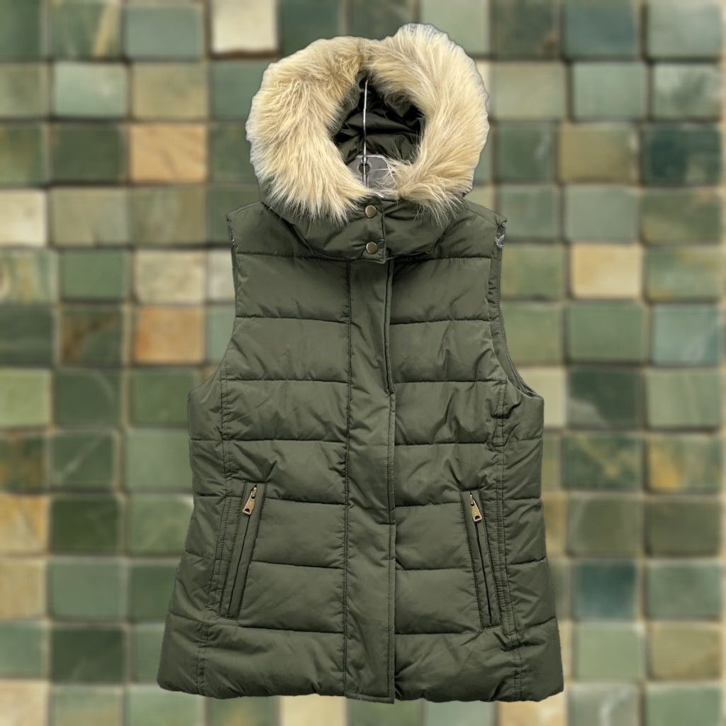 Banana Republic Banana Republic Puffer Vest Womens XS Army Green Faux Fur Hood Outdoor Gorp Chic Size XS / US 0-2 / IT 36-38 - 1 Thumbnail