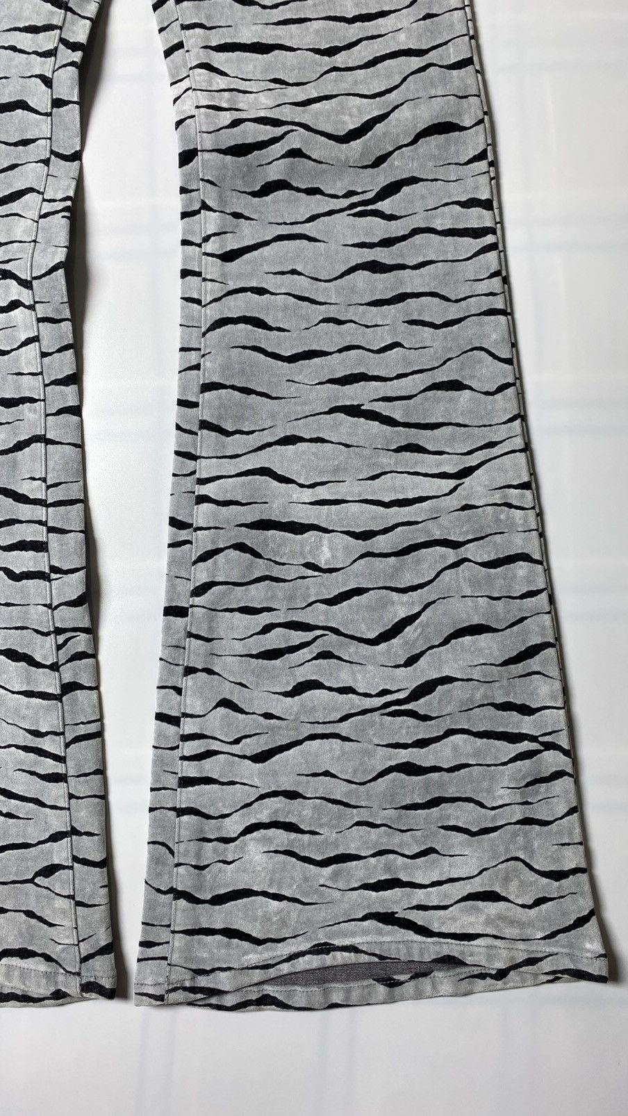 Roberto Cavalli BISON ZEBRA PATTERN DENIM PANTS Size 28" / US 6 / IT 42 - 3 Thumbnail