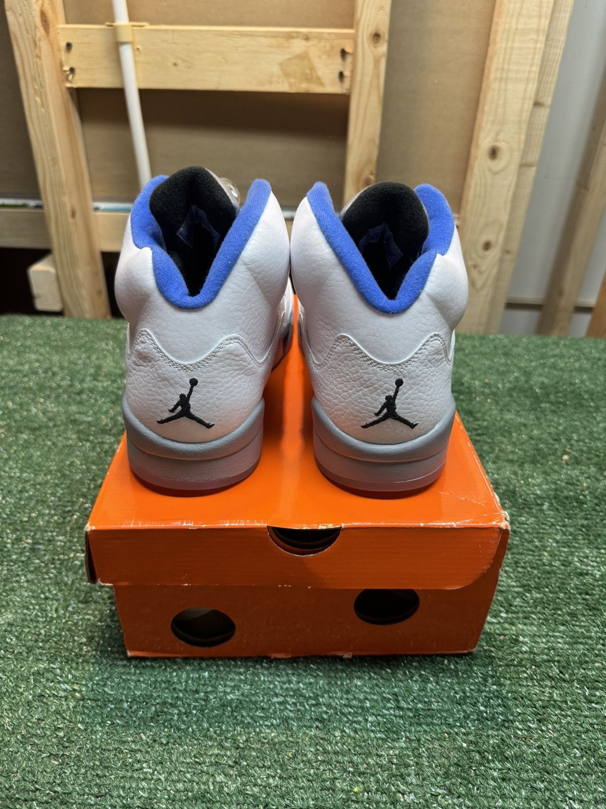 Jordan Brand Jordan Retro 5 White Stealth Size 10 Size US 10 / EU 43 - 7 Thumbnail