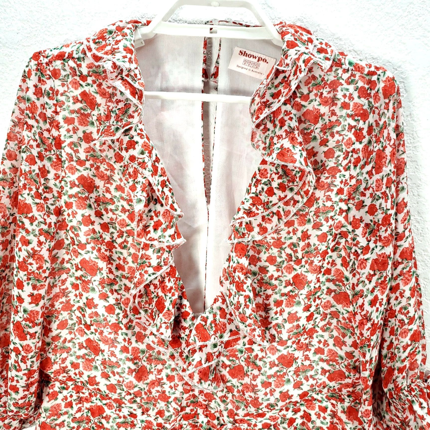 Vintage Showpo Floral/Roses Ruffle Short Romper V-Neck Sz 4 Women’s 3/4 Sleeve Summer Polyster- Rayon Size 27" / US 4 / IT 40 - 2 Thumbnail