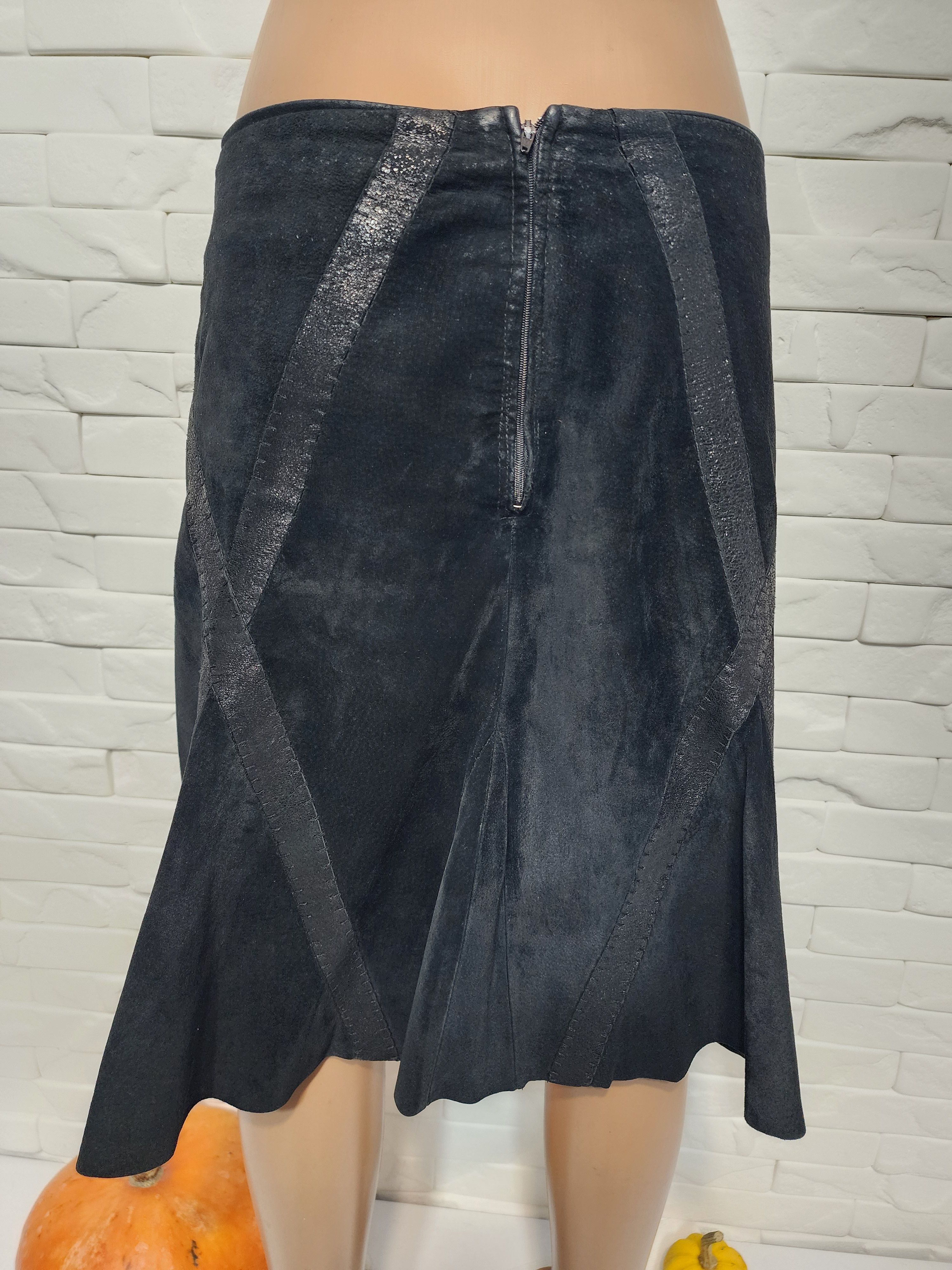 Uniqlo Black Leather Women's Suit: Suede Jacket & Skirt Size M / US 6-8 / IT 42-44 - 8 Thumbnail