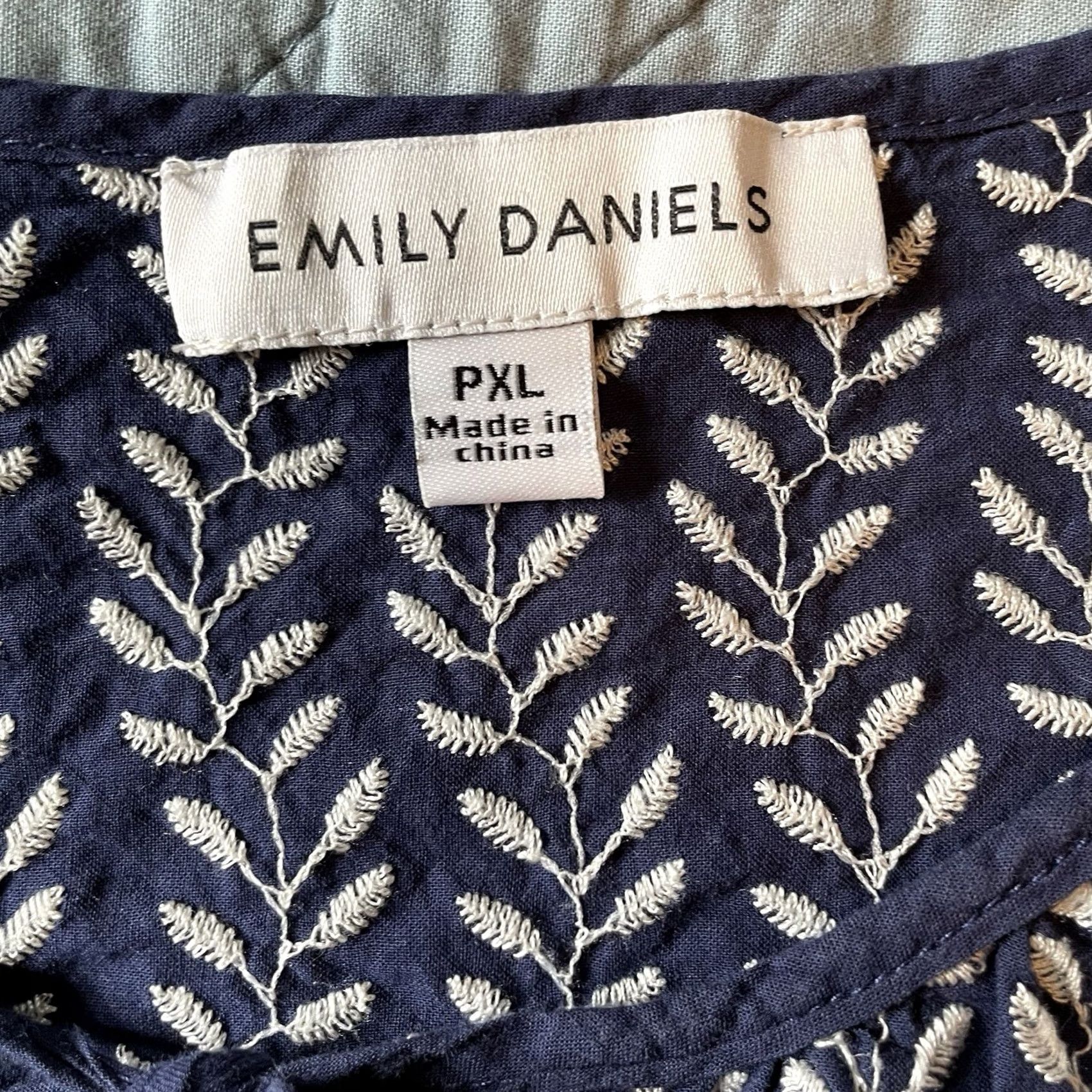 Vintage Emily Daniels Navy Blue White Embroidered Floral Leaf Vine Blouse PXL Plus Casual Shirt Women’s Size XL / US 12-14 / IT 48-50 - 2 Thumbnail