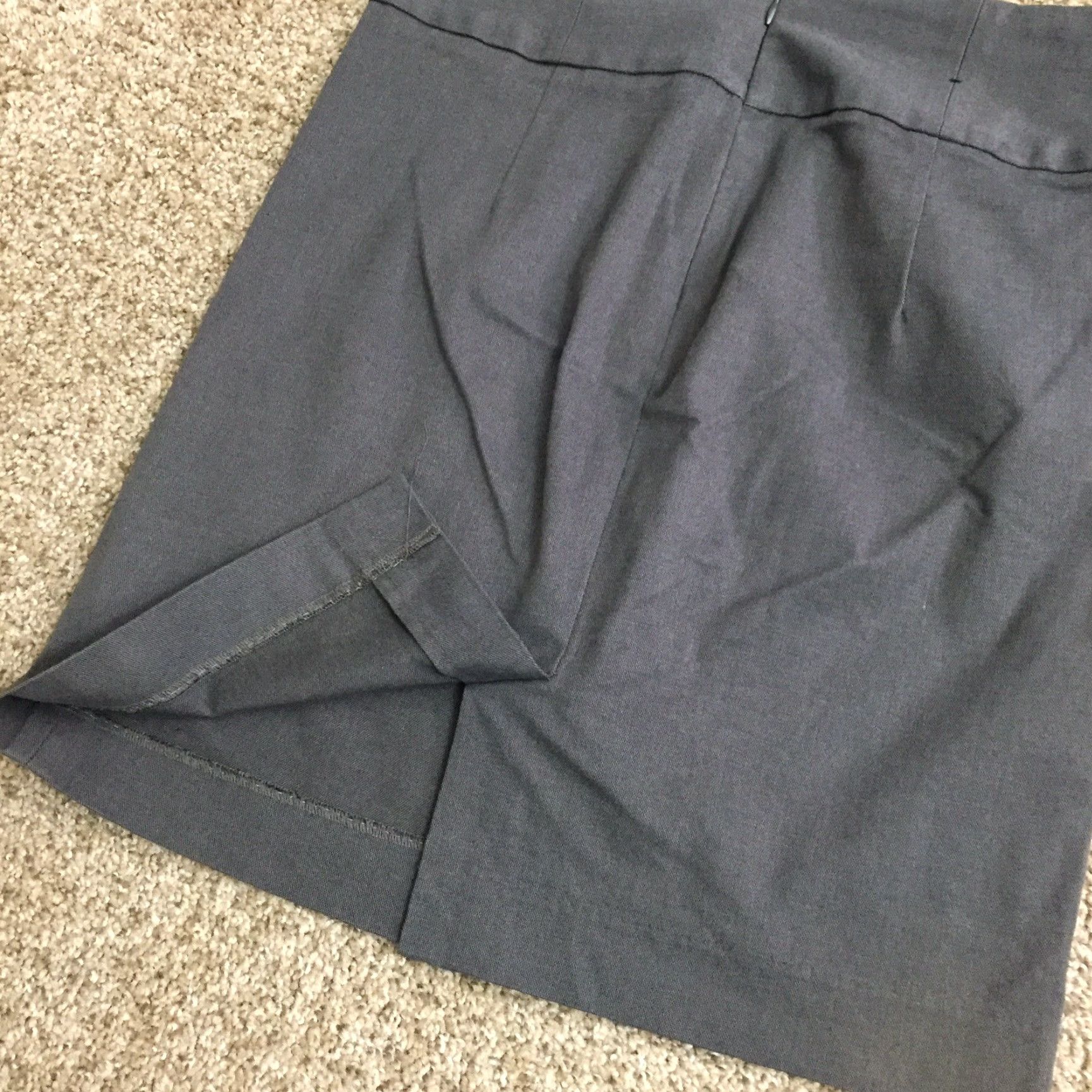 Banana Republic Banana Republic Skirt Size 4 Gray Canvas Unlined Pencil Women Knee Length Regular Straight & Pencil XS? Size 27" / US 4 / IT 40 - 4 Thumbnail