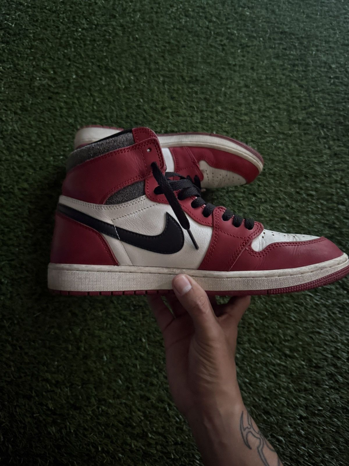 Nike Air Jordan 1 Chicago Lost and Found Size US 9.5 / EU 42-43 - 4 Thumbnail