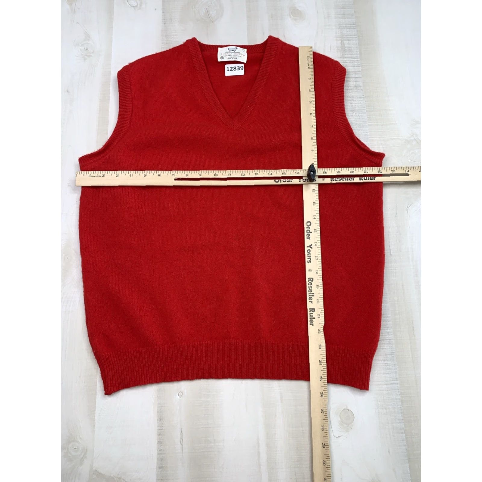 Vintage VINTAGE Lord Jeff Vest Shirt 100% Virgin Australian Lambswool Red Large USA Mens 70s 80s KnIT Sleeveless V-Neck Solid Size US L / EU 52-54 / 3 - 3 Thumbnail