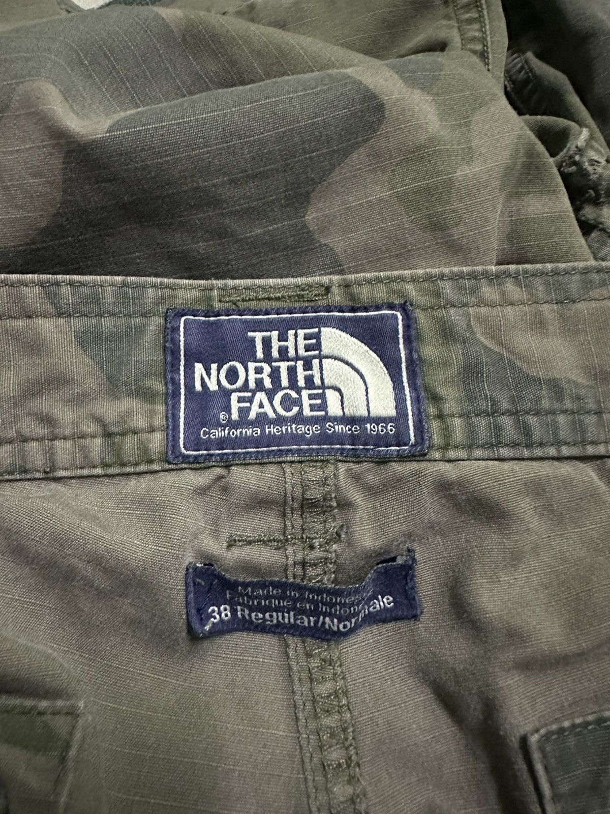 The North Face The north face camo cargo short pants Size US 34 / EU 50 - 5 Thumbnail