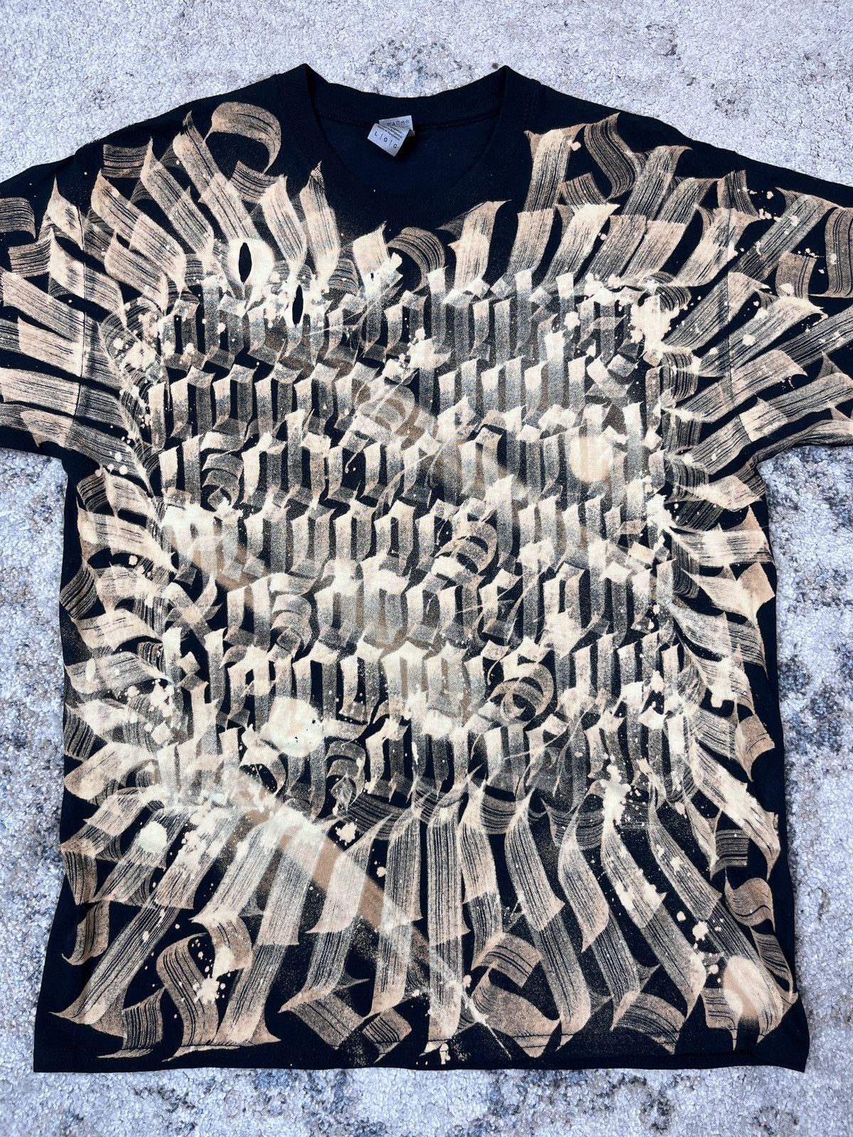 Vintage BLEACH HAND PAINT GRAFFITI Y2K AMAZING UPCYCLED TEE - 767 Size US L / EU 52-54 / 3 - 2 Thumbnail
