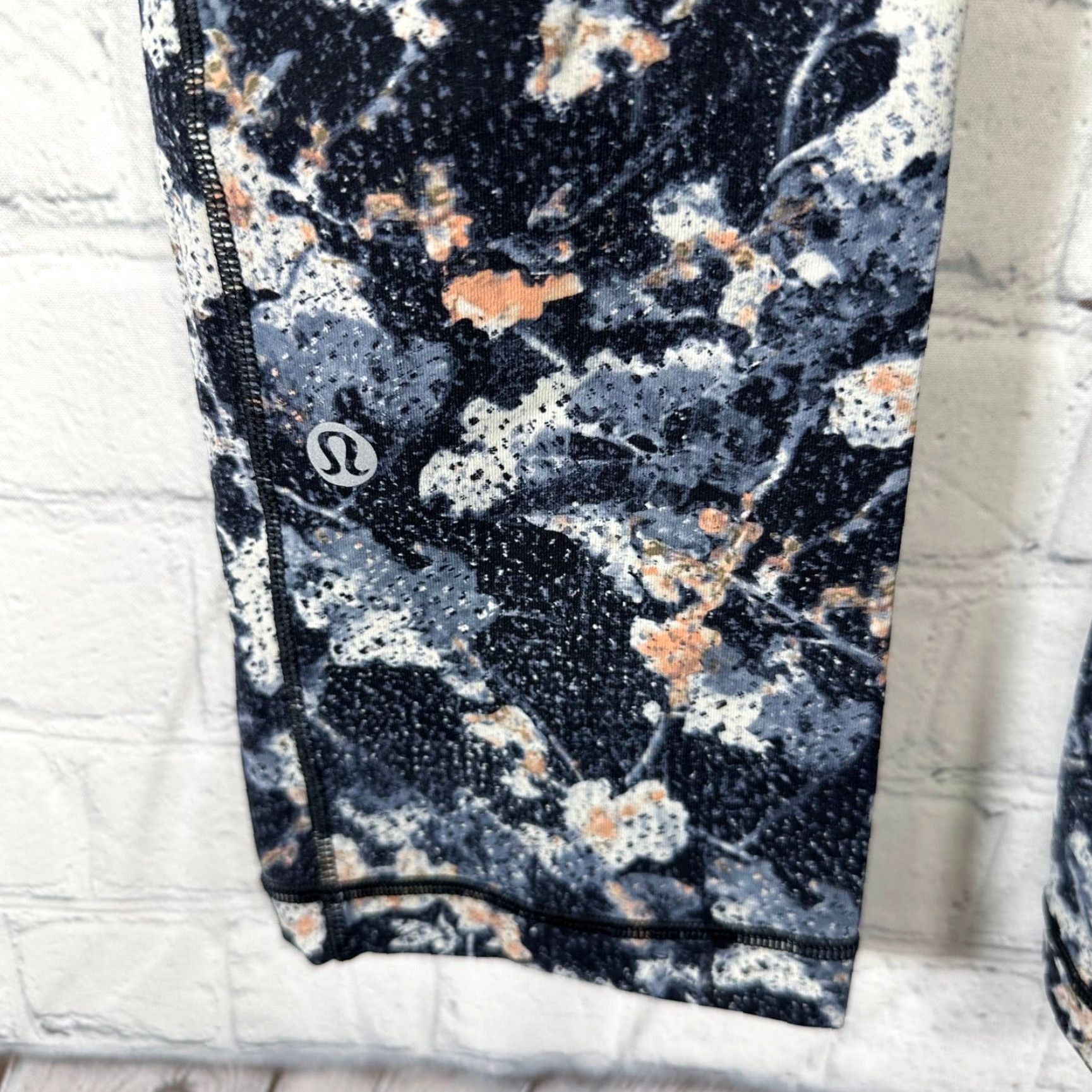 Lululemon Lululemon Speed Up Crop 21 Leggings Women's Size 4 Vaporous Adobe Multi Floral Zip Pocket Pockets Quick-Dry Moisture Wicking Mid Rise 21 Inseam Size 27" / US 4 / IT 40 - 4 Thumbnail