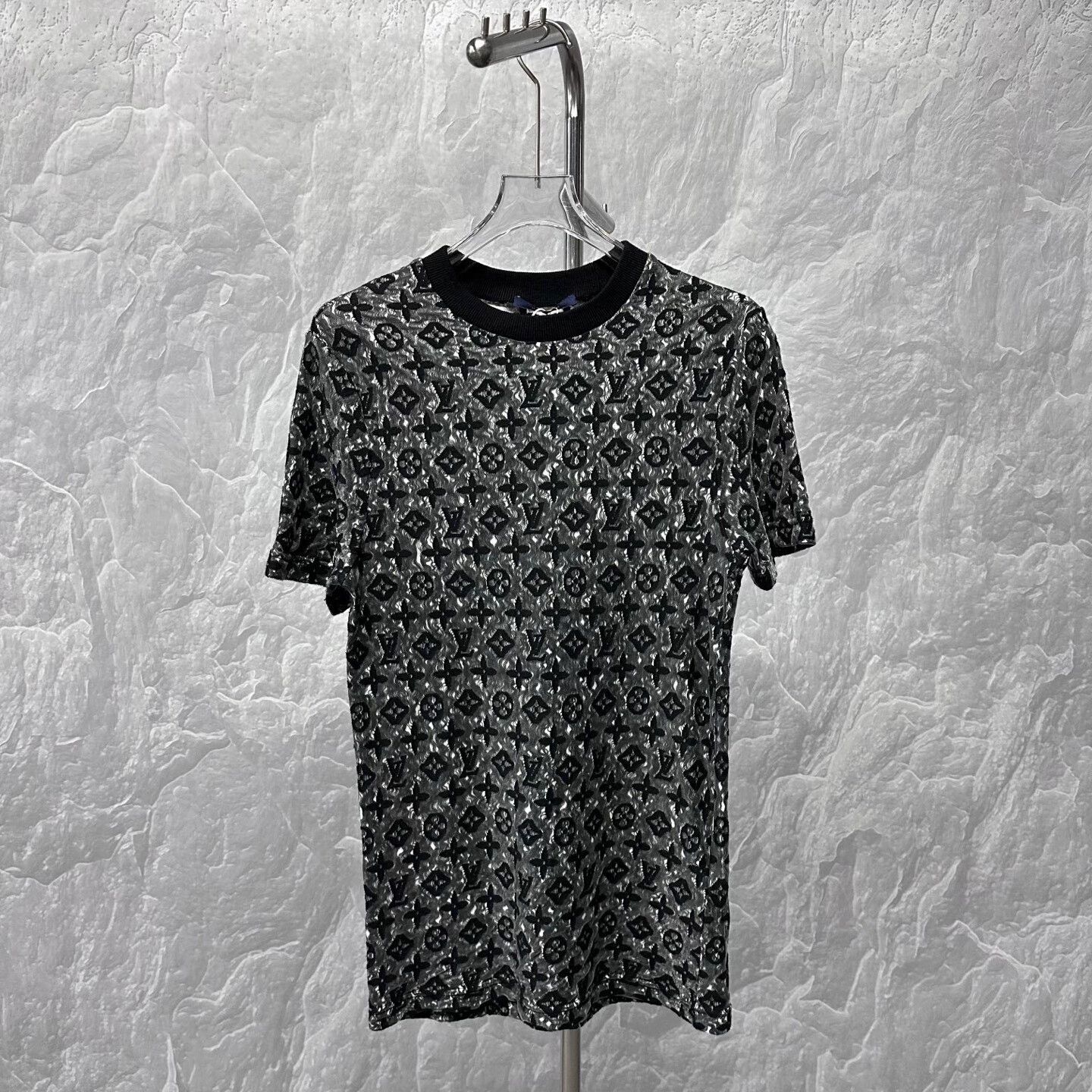 Louis Vuitton louis vuitton short sleeve logo t-shirt Size L / US 10 / IT 46 - 1 Thumbnail
