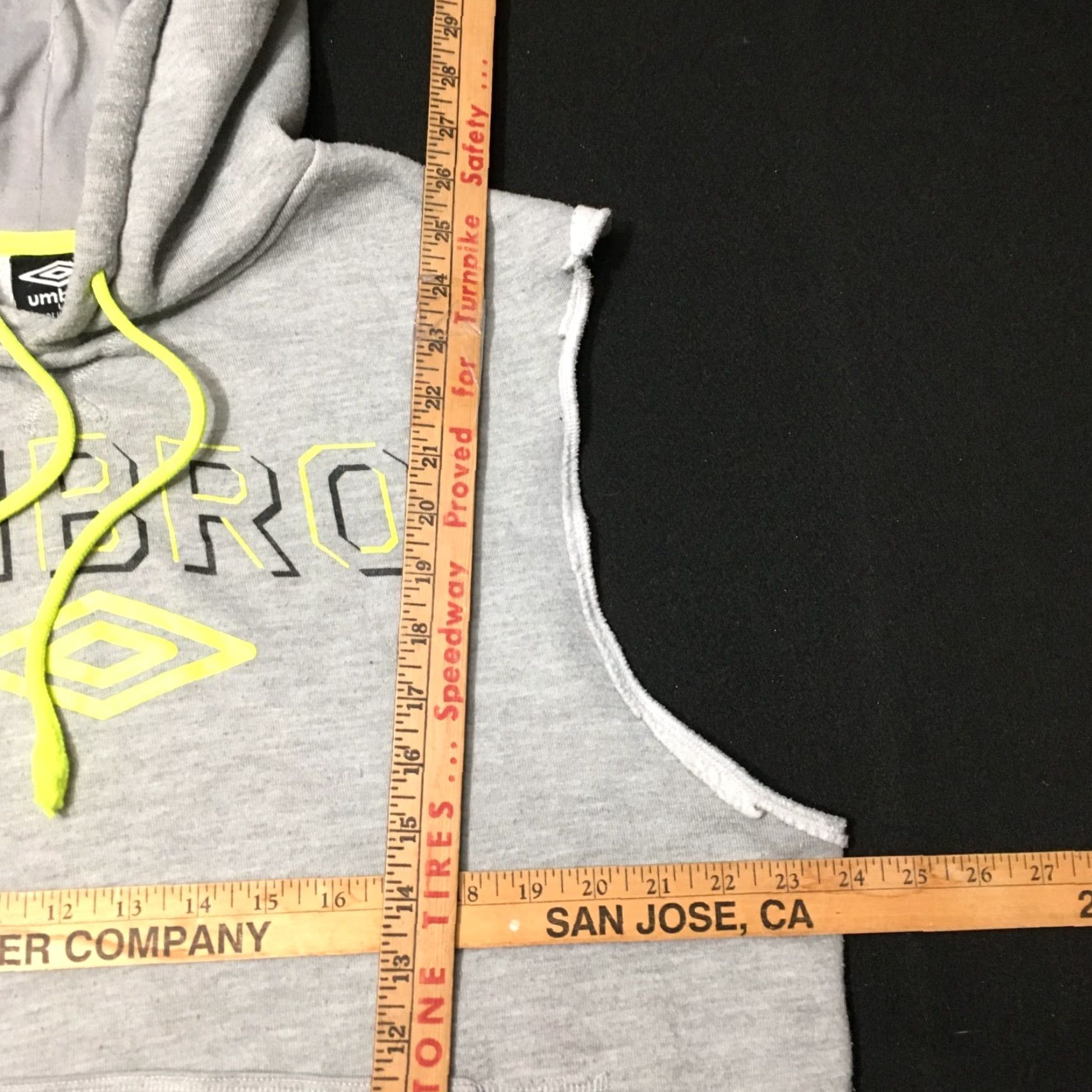 Umbro Umbro Hoodie Mens Large Gray Fleece Pullover Hooded Sweatshirt Logo Sleeve: Long Sleeve Size US L / EU 52-54 / 3 - 4 Thumbnail