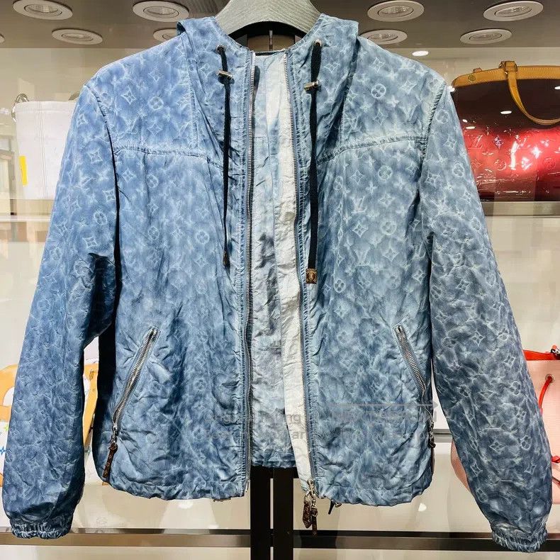 Louis Vuitton Louis Vuitton Old flower full print zipper assault jacket Size XS / US 0-2 / IT 36-38 - 1 Thumbnail