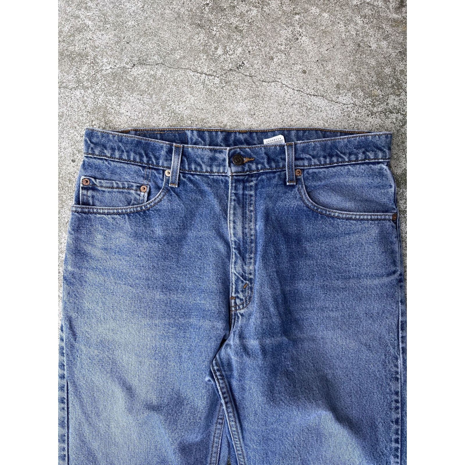 Levi's VINTAGE 90s LEVIS 505 LIGHT WASH STRAIGHT LEG DENIM JEANS Size US 35 - 5 Thumbnail