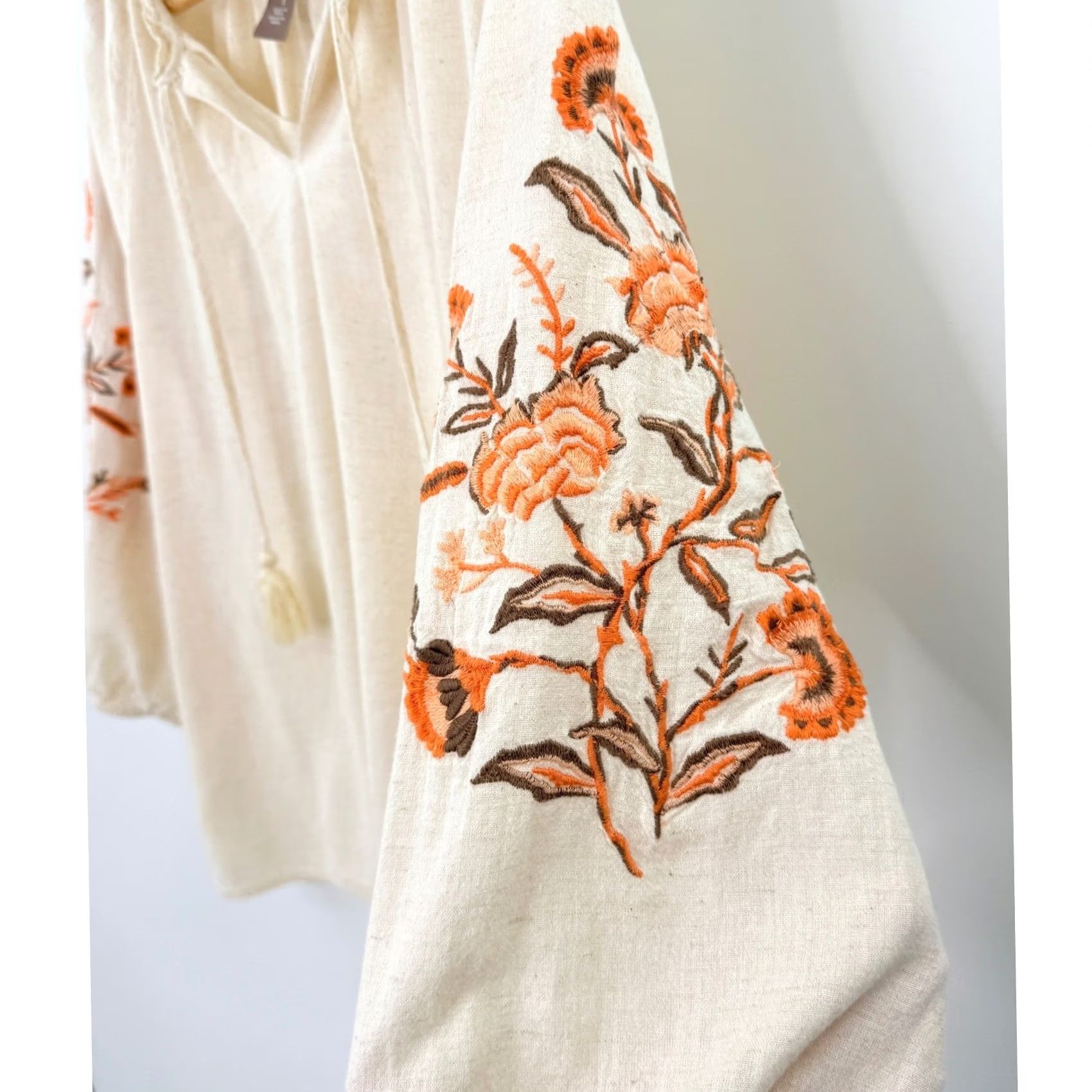 Vintage Chicos Beig*e?* Embroidered Floral Tassels V-Neck Boho Tunic Top Size 1 Women Shirt Size XS / US 0-2 / IT 36-38 - 7 Thumbnail