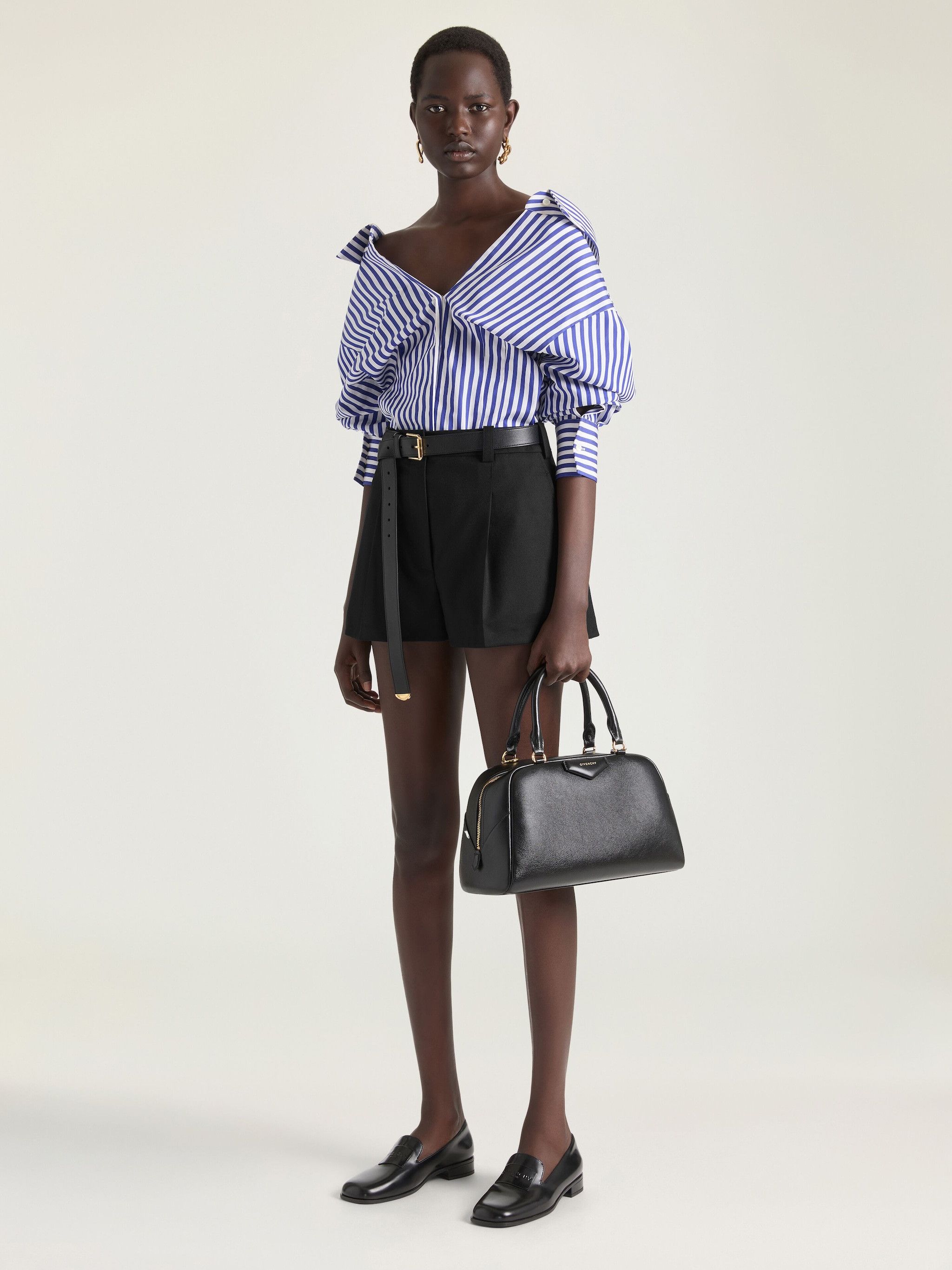 Givenchy os11x0726 Size: OS / Antigona East-West Bowling Bag in Black Size ONE SIZE - 2 Thumbnail