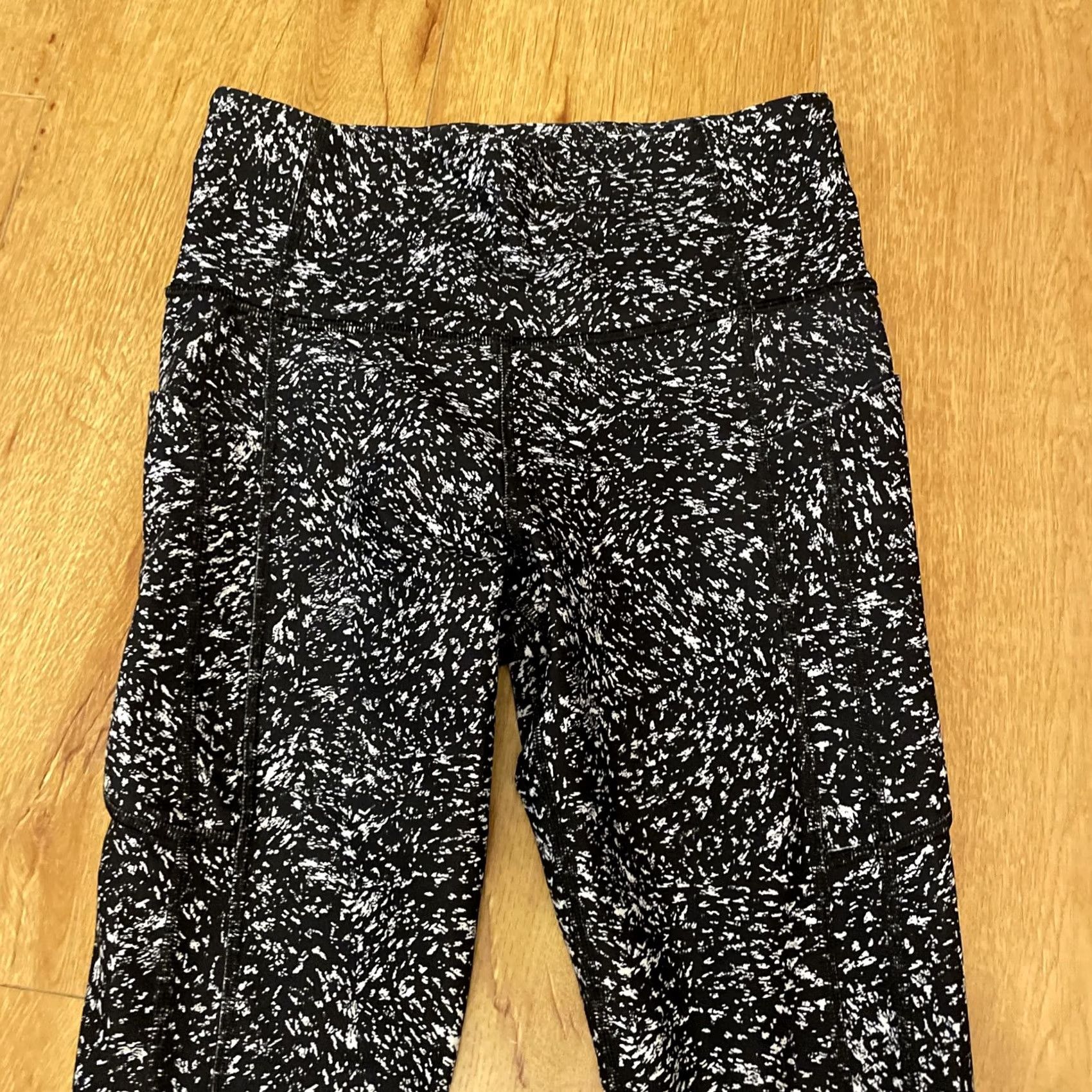 Athleta Athleta Ultimate Stash Textured 7/8 Tight Leggings Womens Small Black White Pattern Jacquard Athletic Yoga Running Gym Tights Size 28" / US 6 / IT 42 - 2 Thumbnail